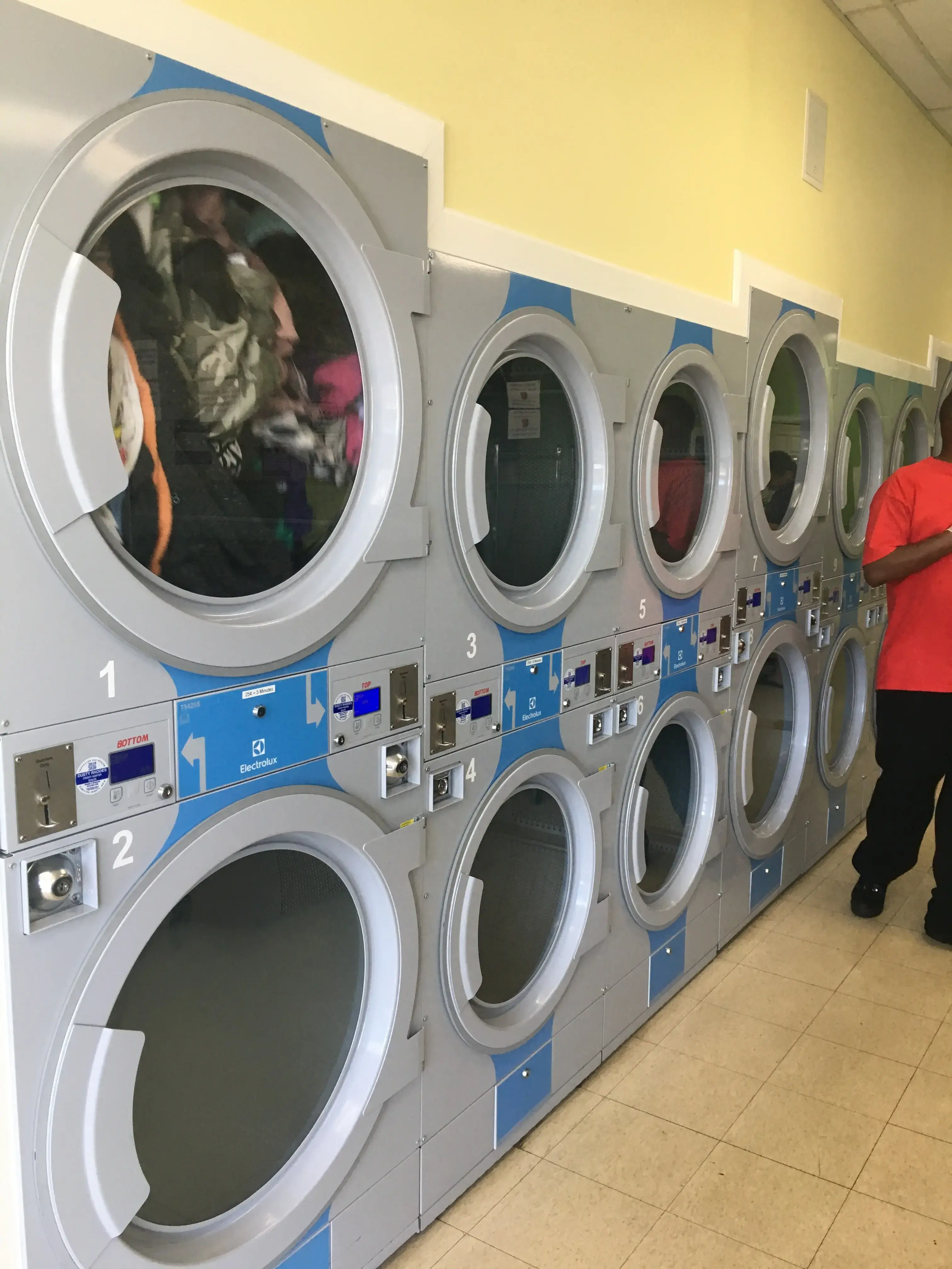 Shamrock Coin Laundry - Image 15