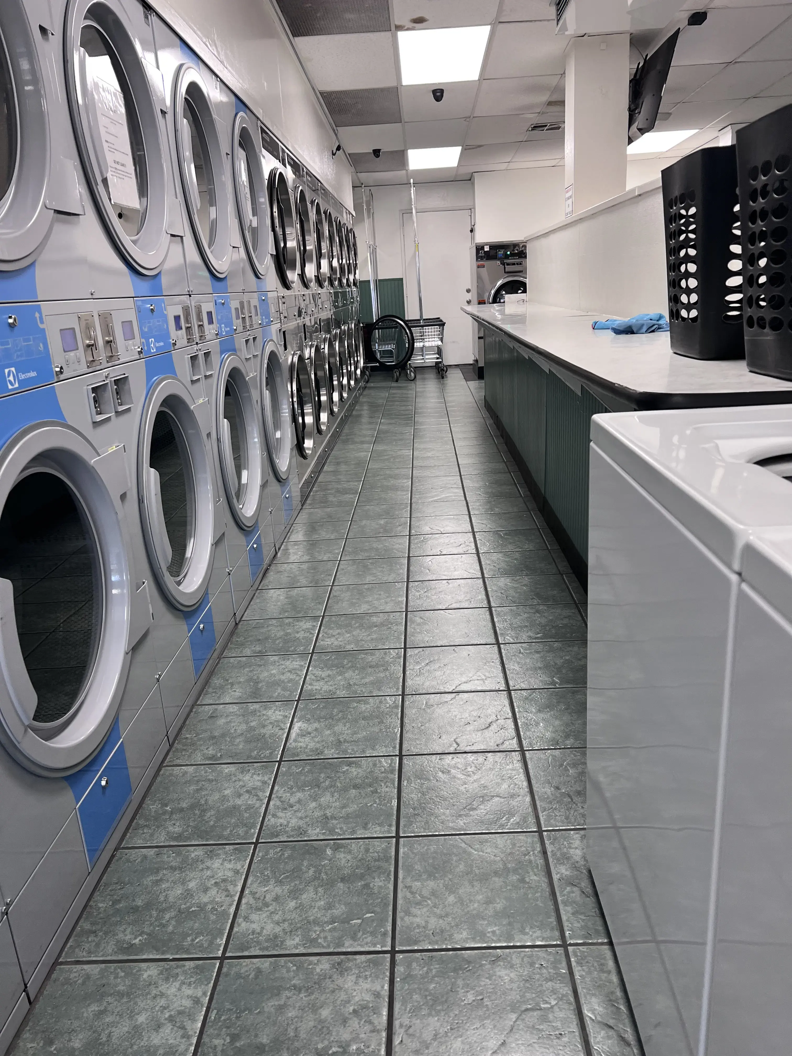 Shasta Coin Laundry - Image 1