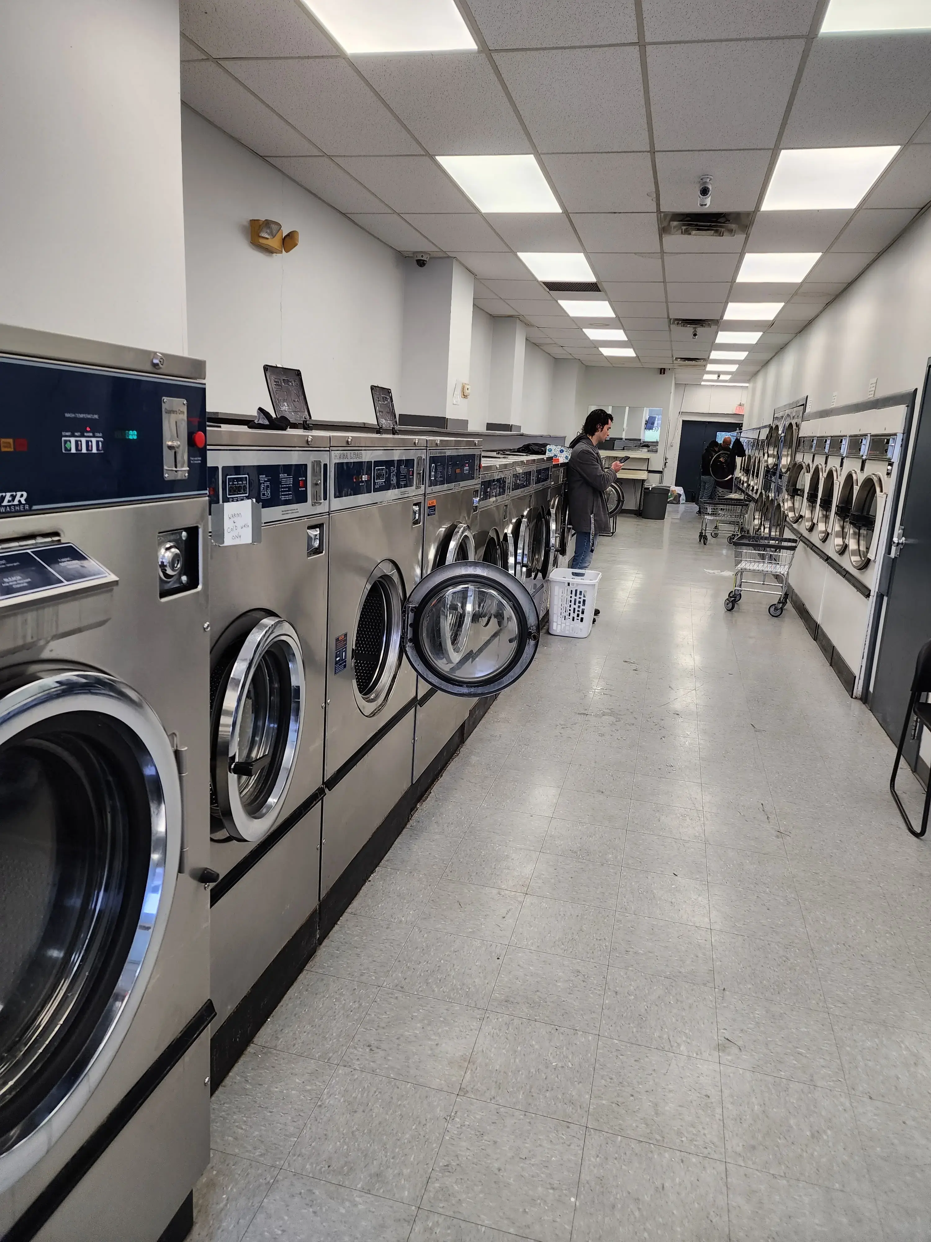 Sheridan Plaza Laundromat thumbnail 9