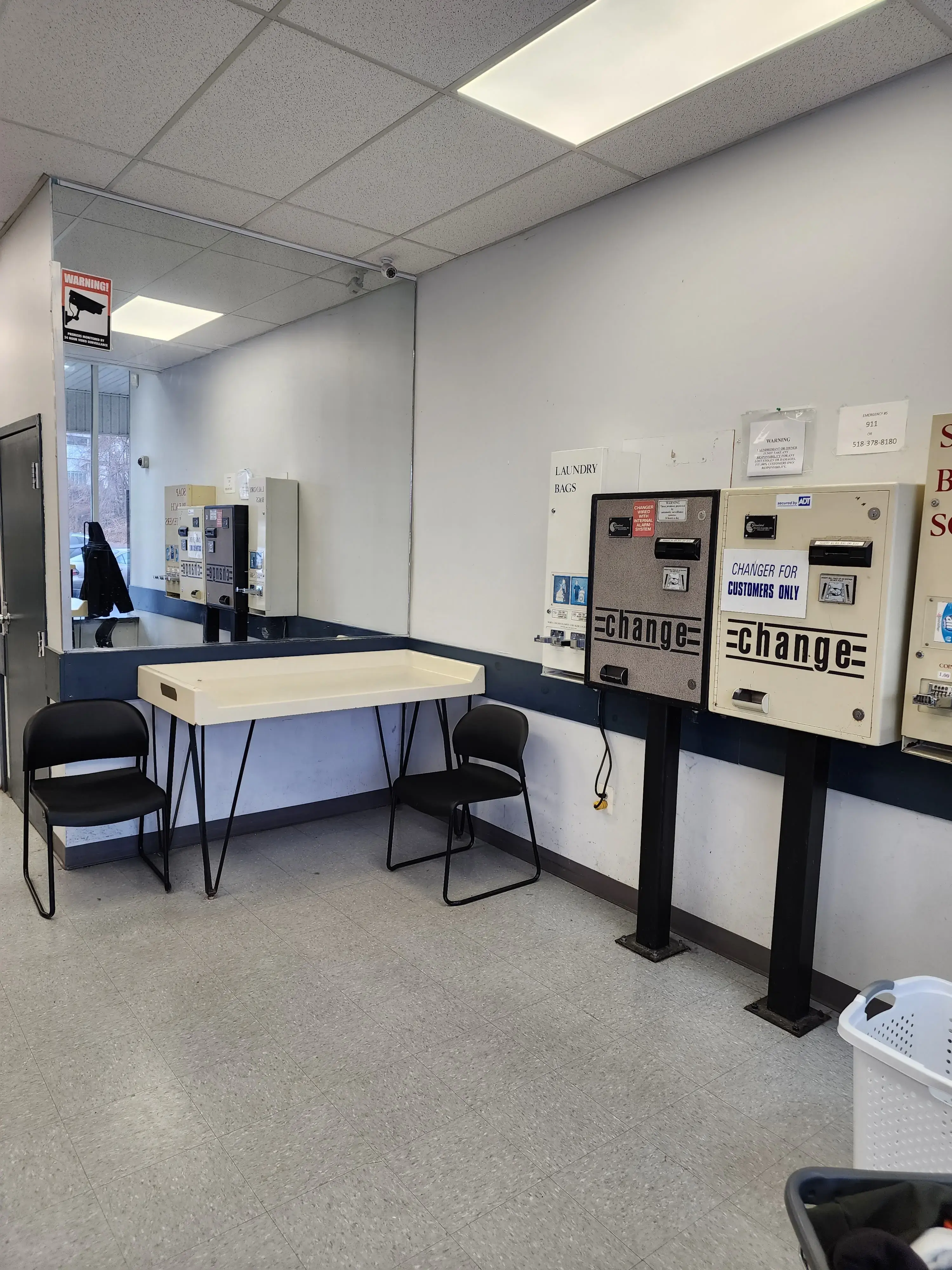 Sheridan Plaza Laundromat - Image 12