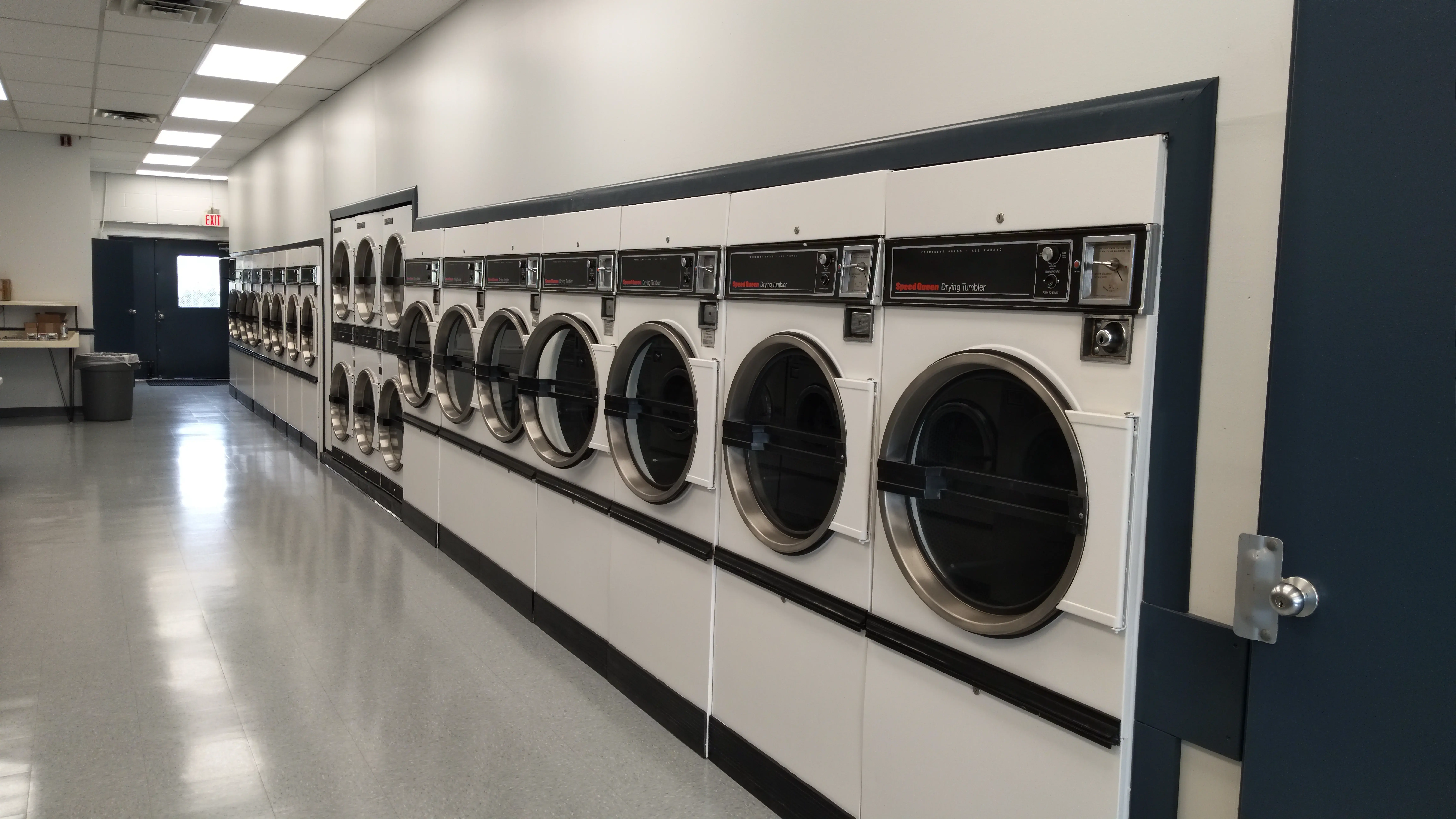 Sheridan Plaza Laundromat - Image 8