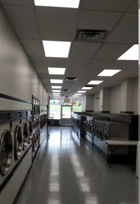 Sheridan Plaza Laundromat - Image 3