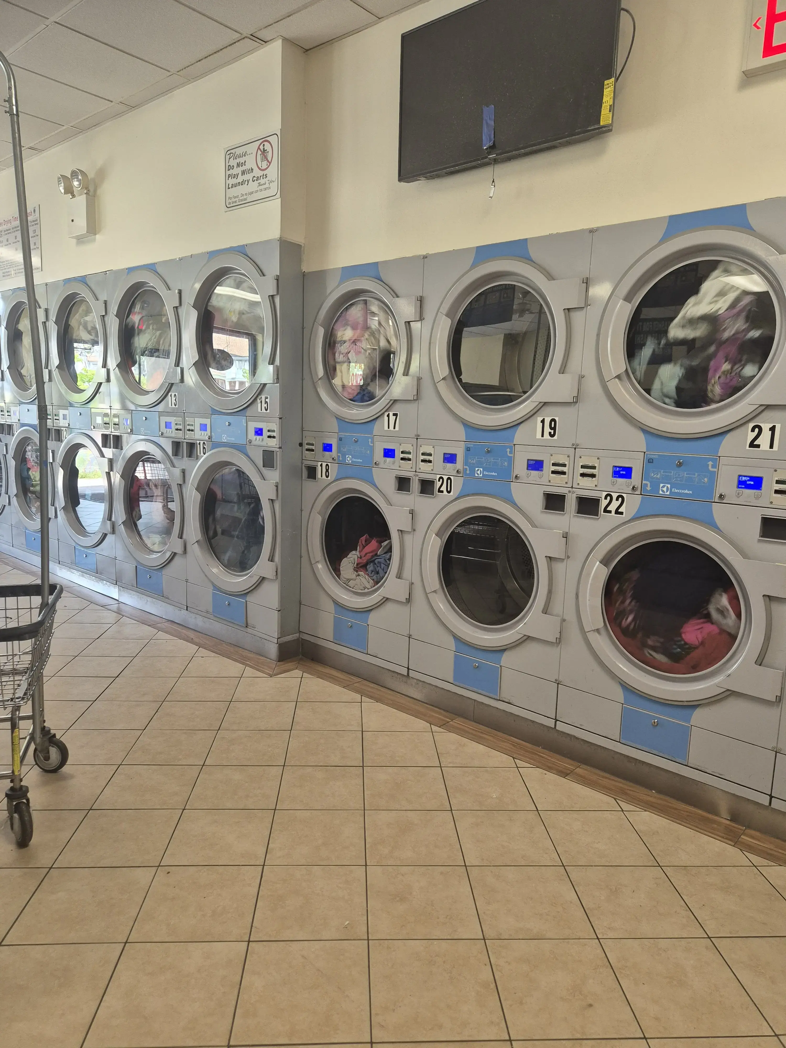 Shine Laundromat - Image 9