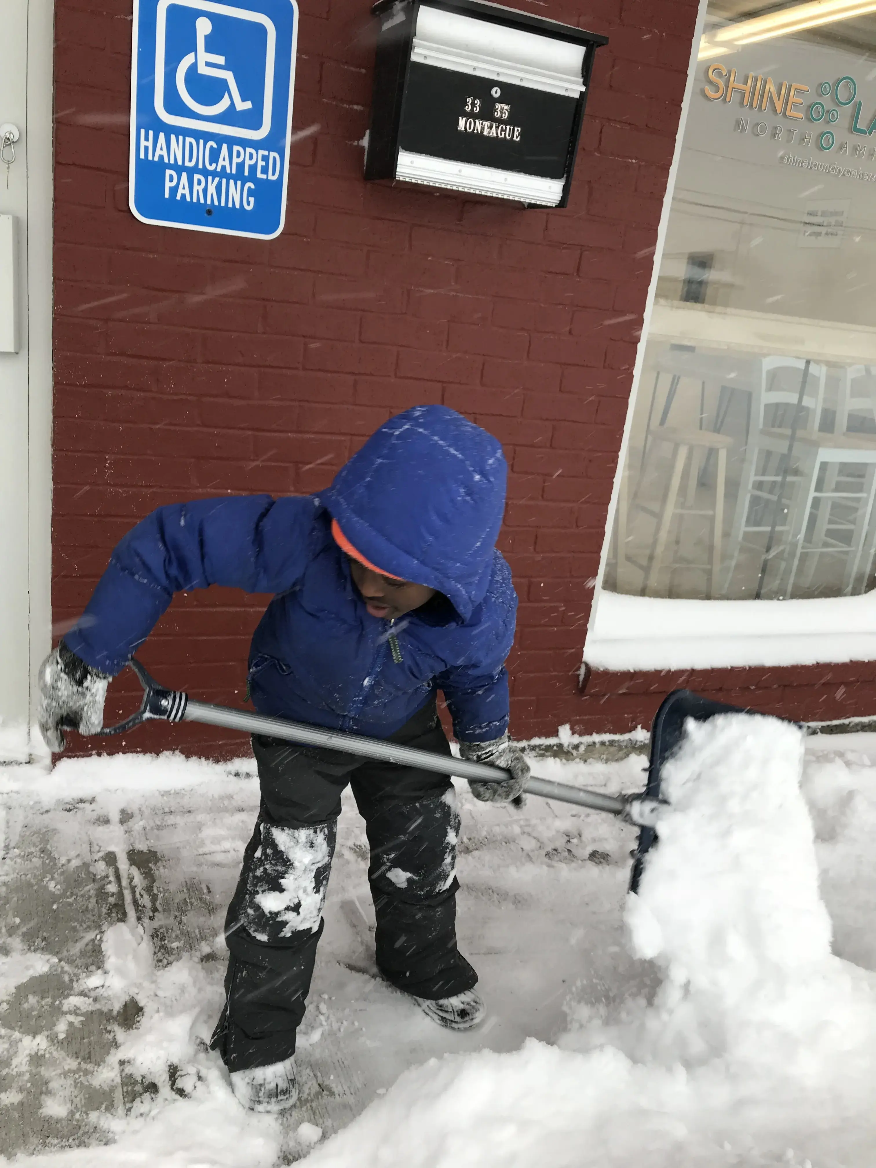 Shine Laundry Laundromat + 24-Hour Wash/Dry/Fold thumbnail 8