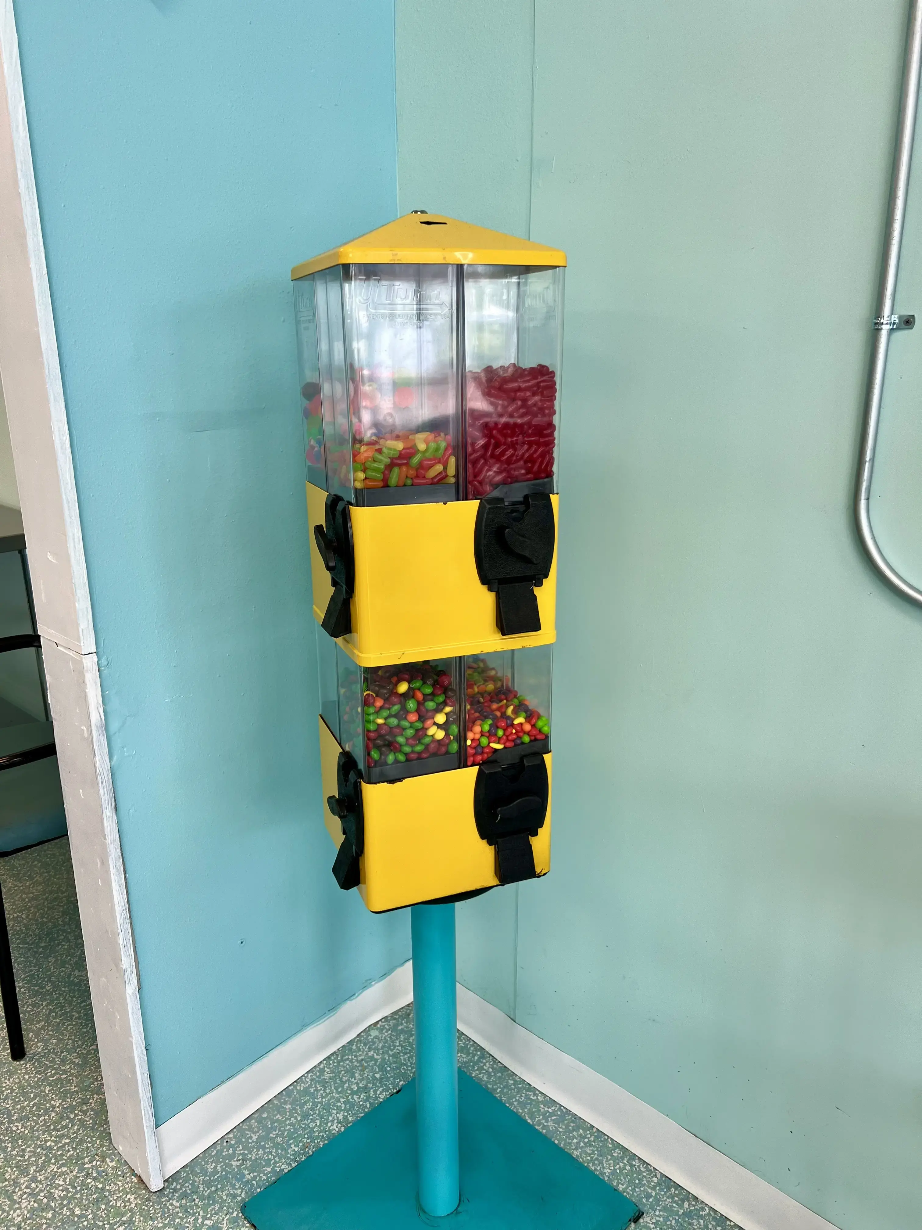 Ship Shape Laundromat - Image 19