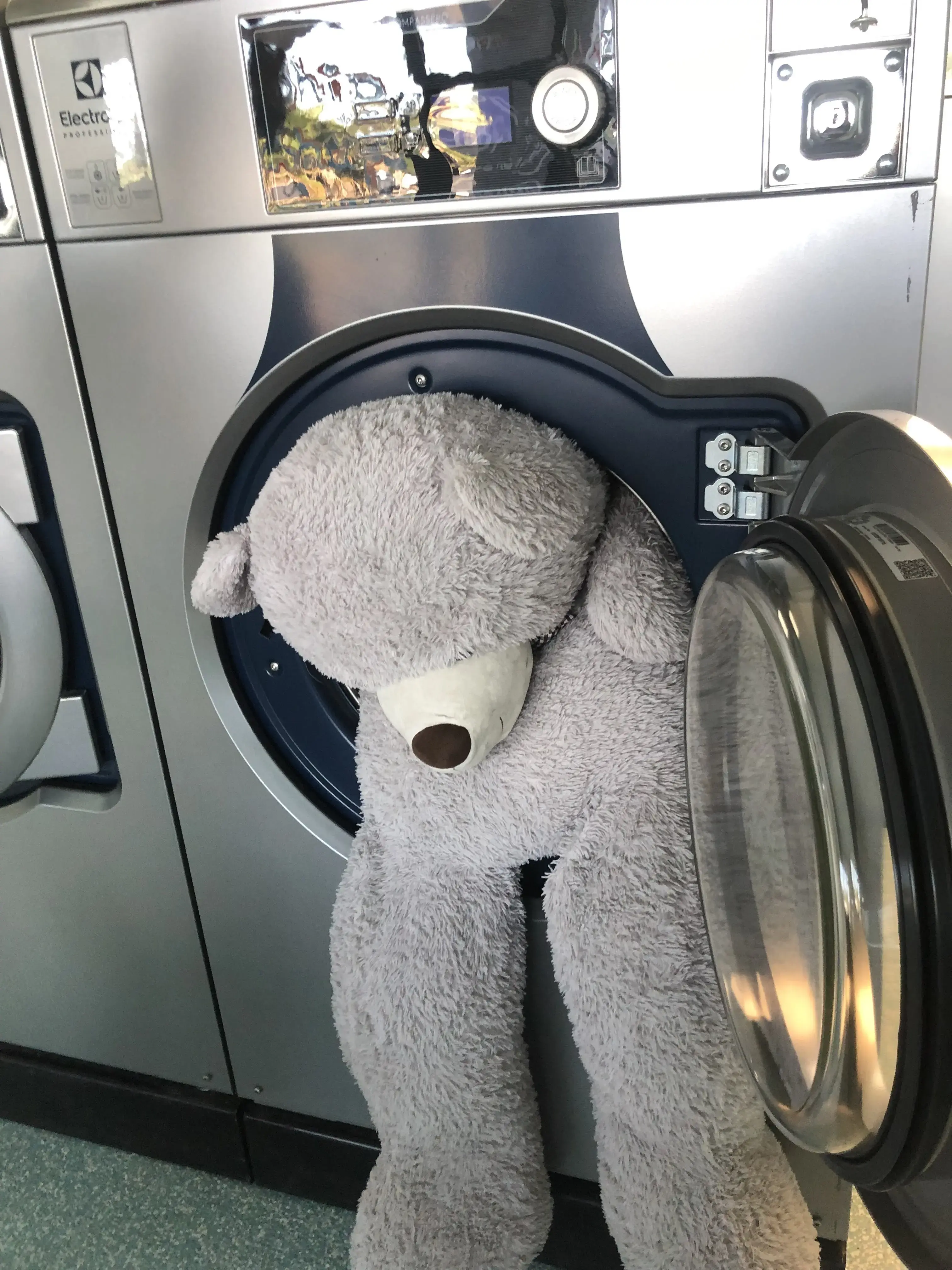 Ship Shape Laundromat thumbnail 8