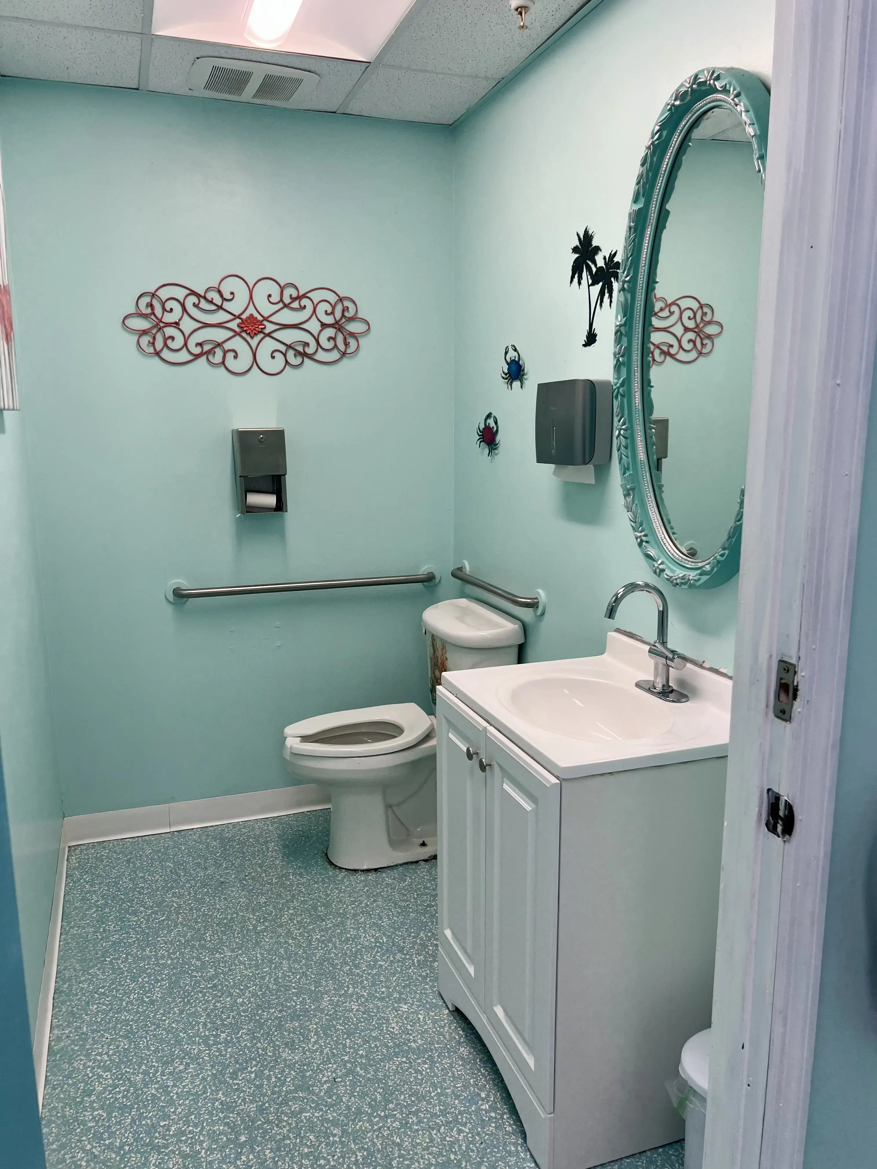 Ship Shape Laundromat - Image 4