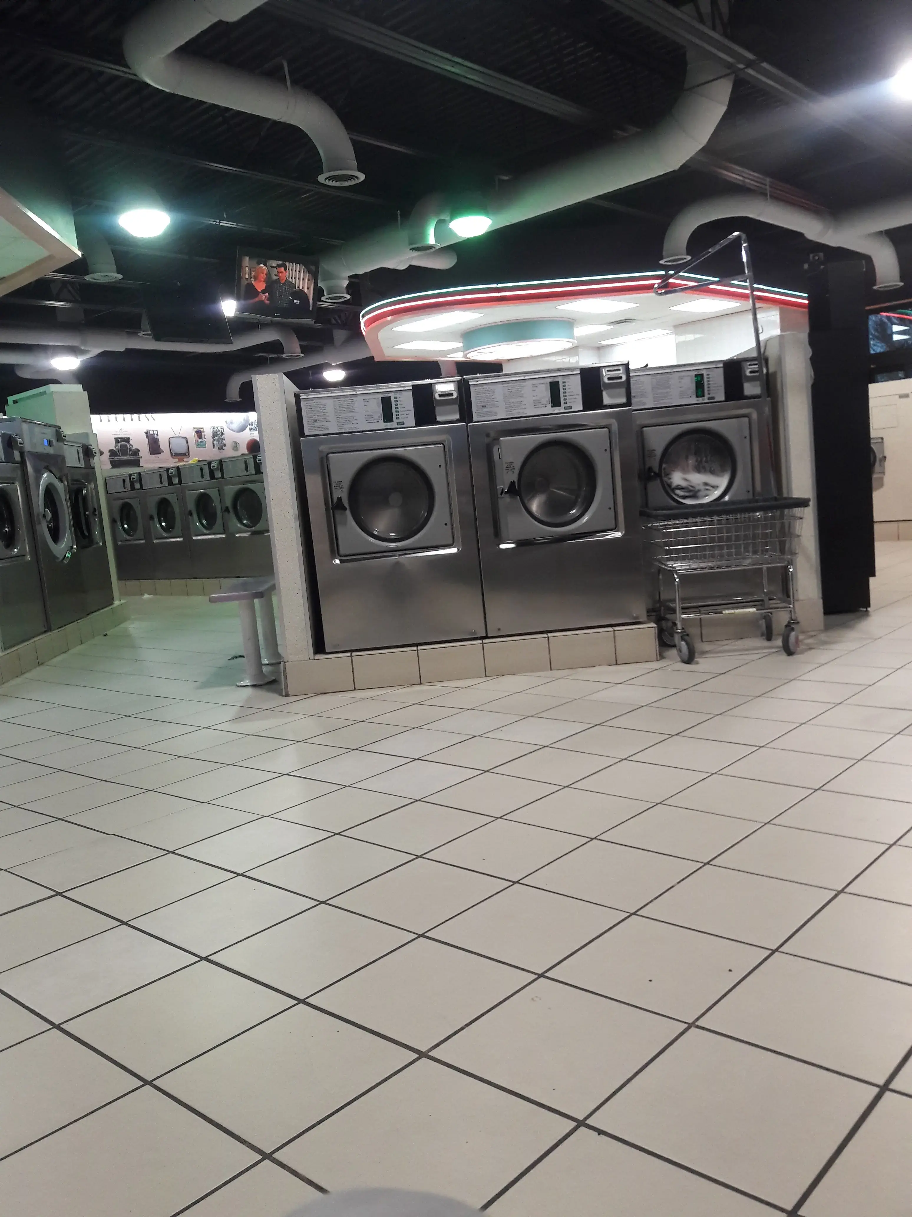 Showcase Laundromat thumbnail 13