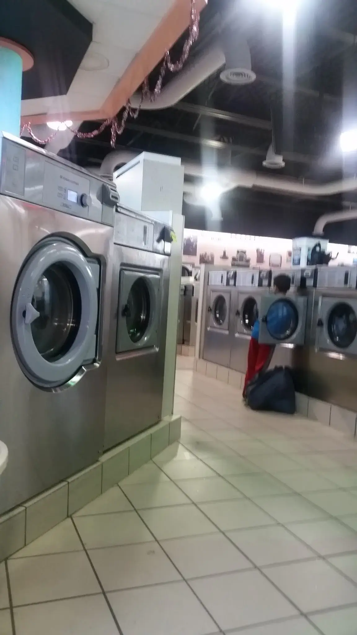 Showcase Laundromat - Image 15