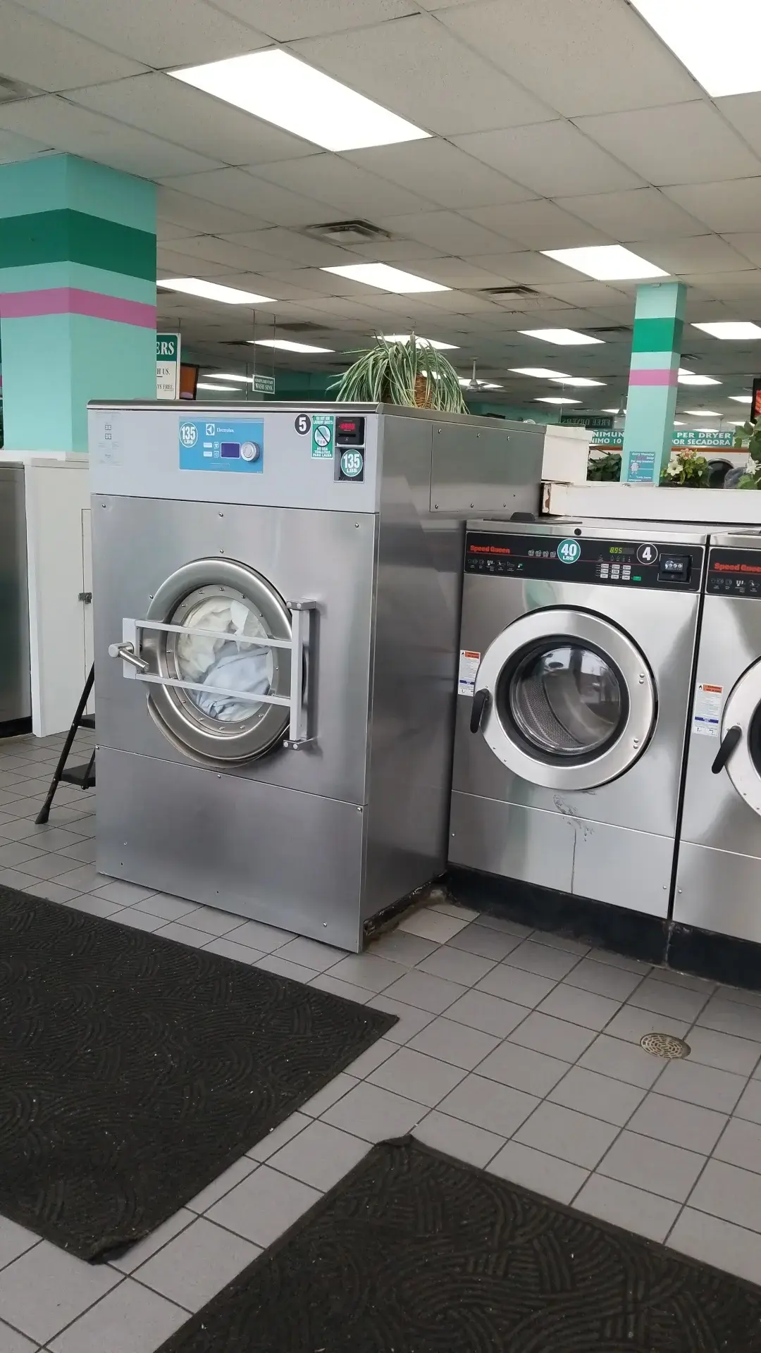 Showcase Laundromat thumbnail 18
