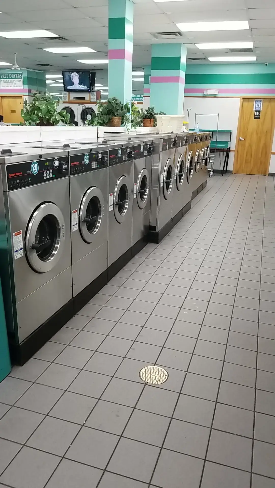 Showcase Laundromat - Image 15