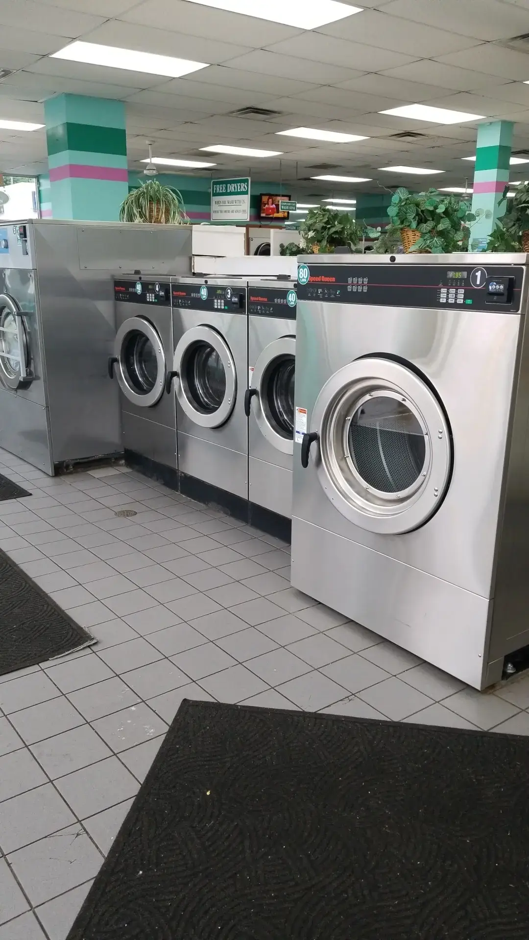 Showcase Laundromat - Image 19