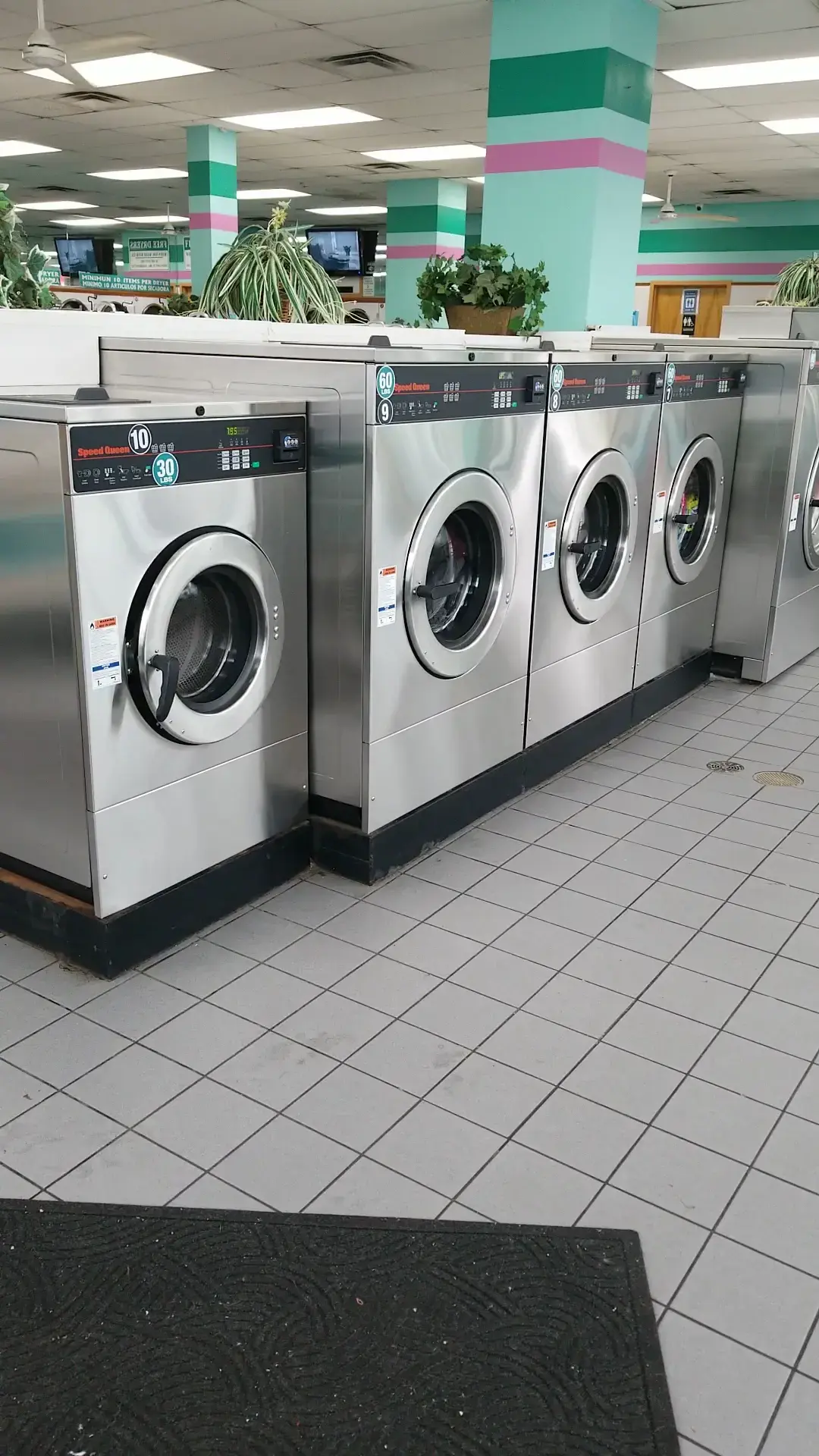 Showcase Laundromat - Image 17