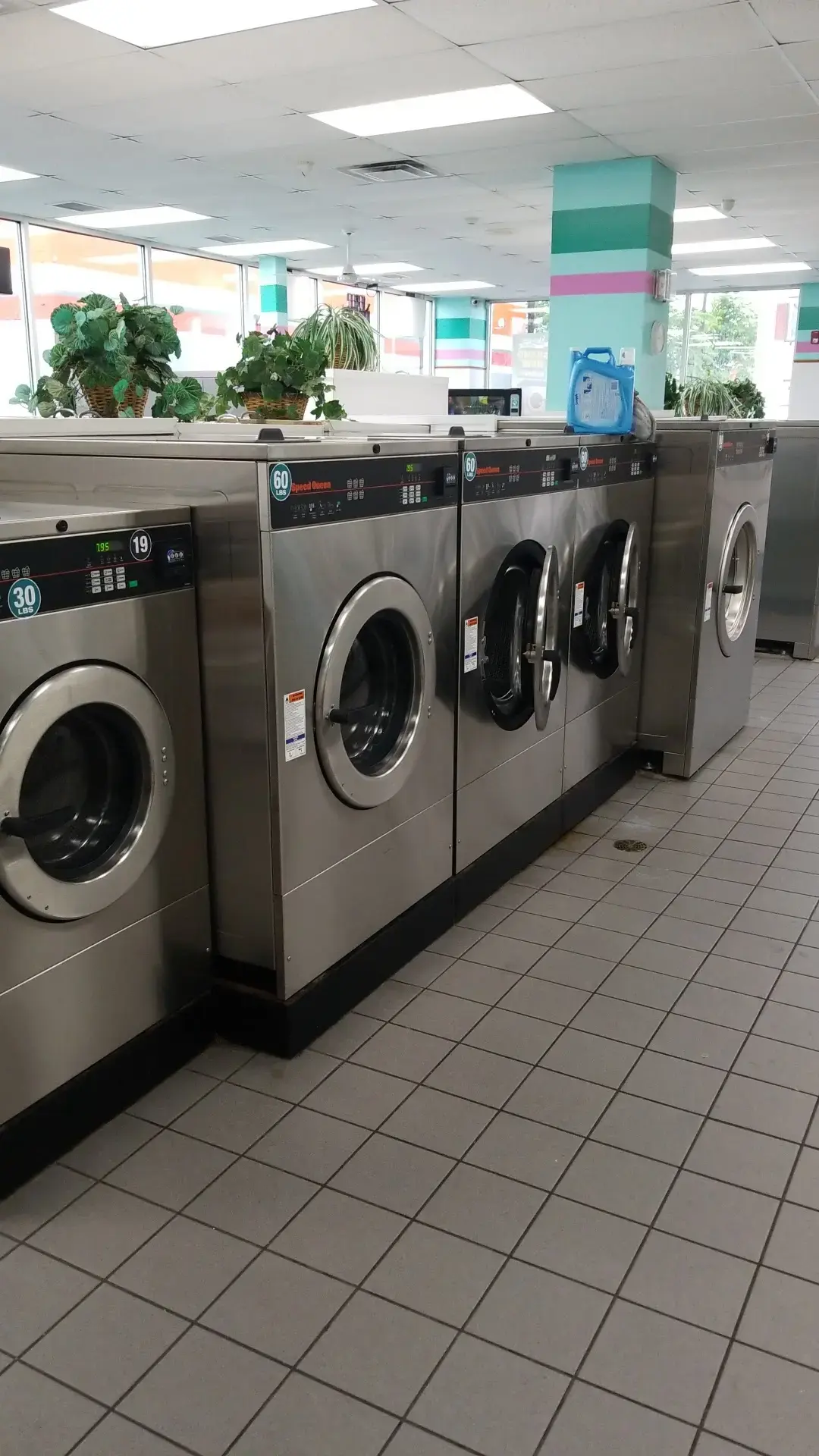 Showcase Laundromat thumbnail 20