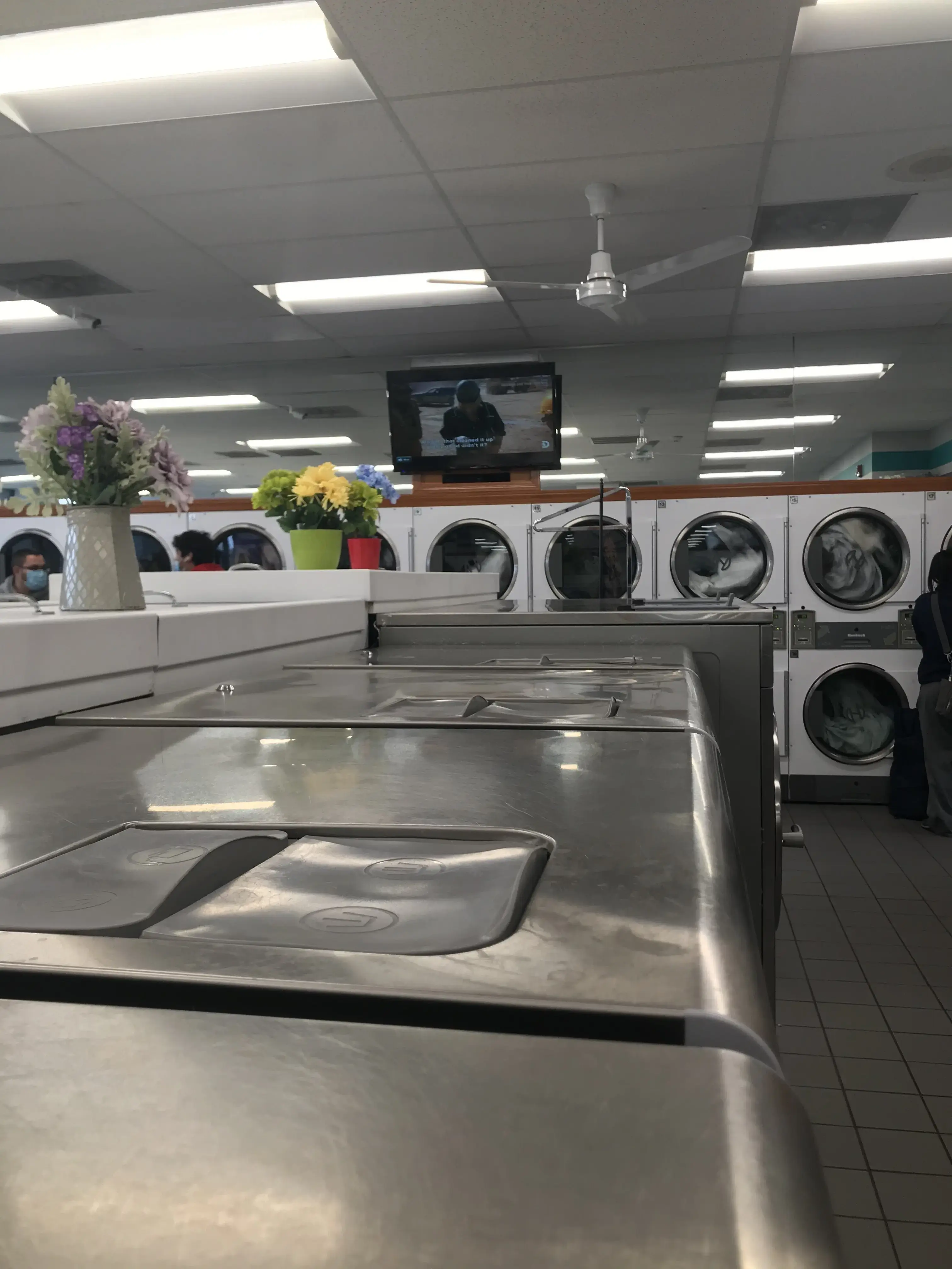 Showcase Laundromat thumbnail 7