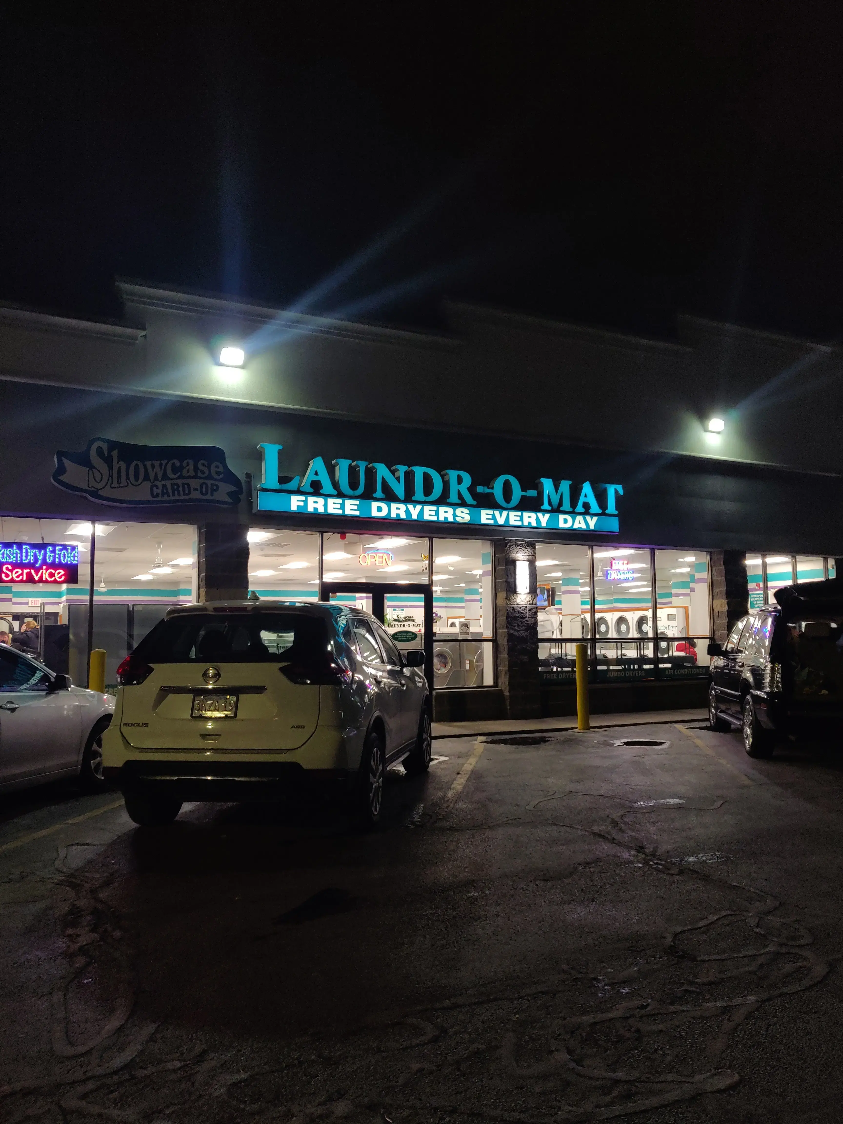Showcase Laundromat - Image 19