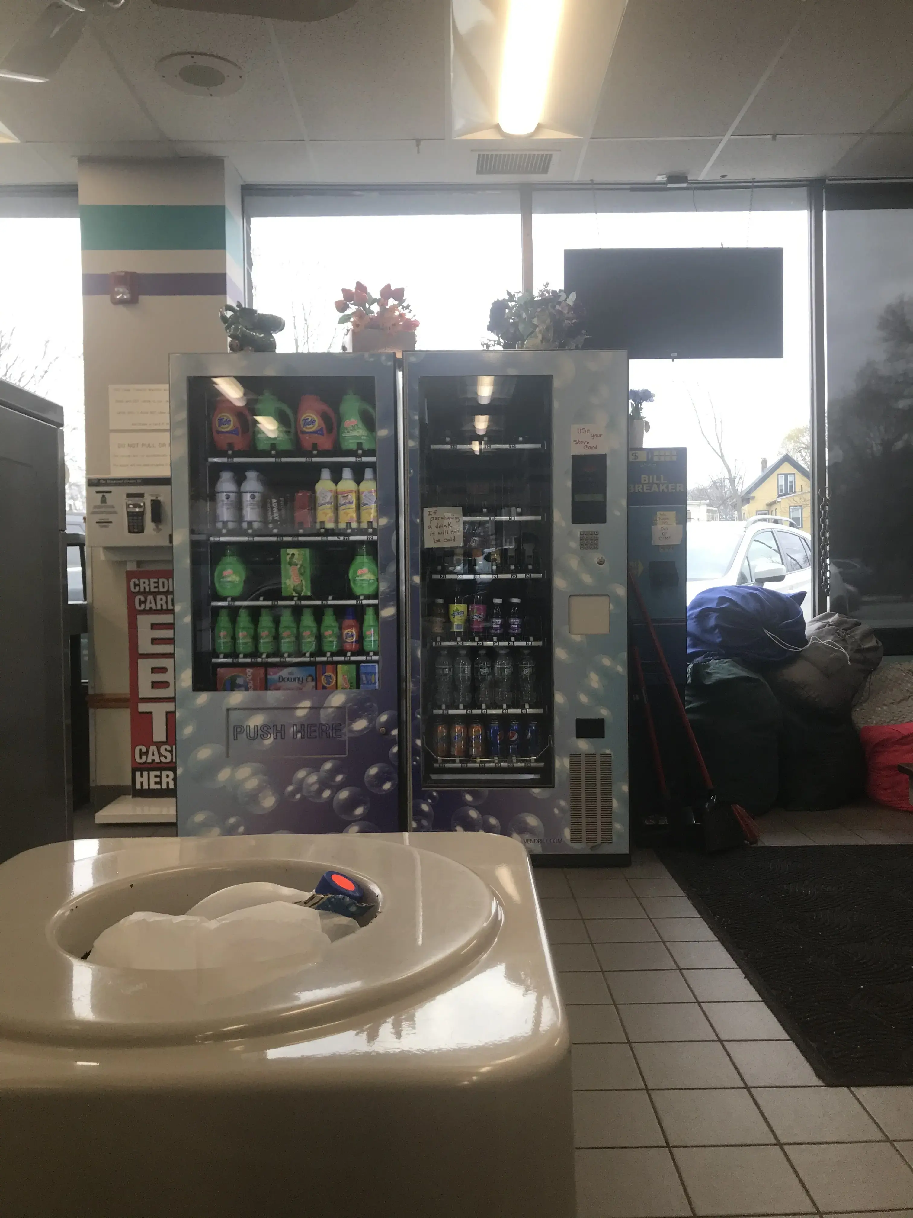 Showcase Laundromat thumbnail 10