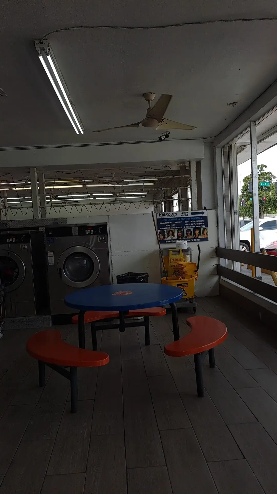 Silver Coin Laundromat thumbnail 7