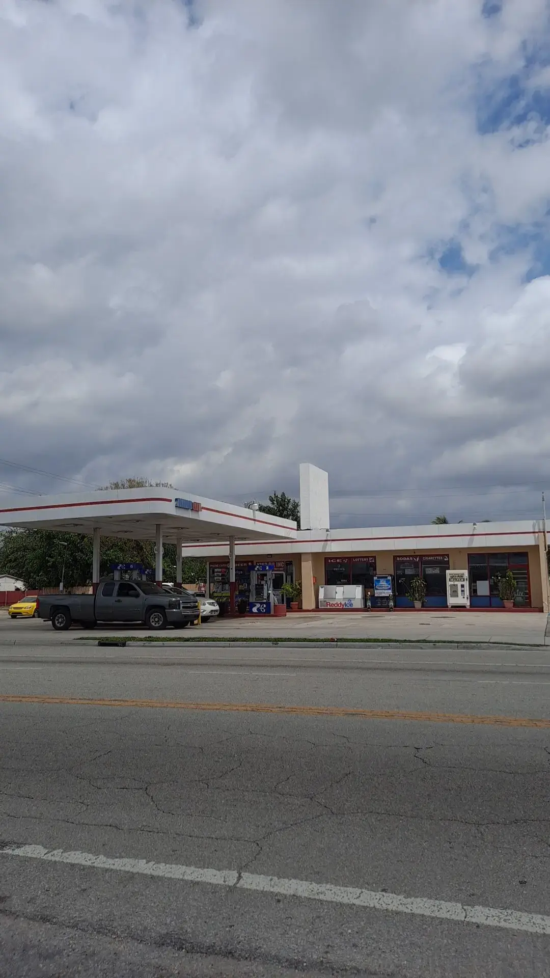 Silver Coin Laundromat - Image 9