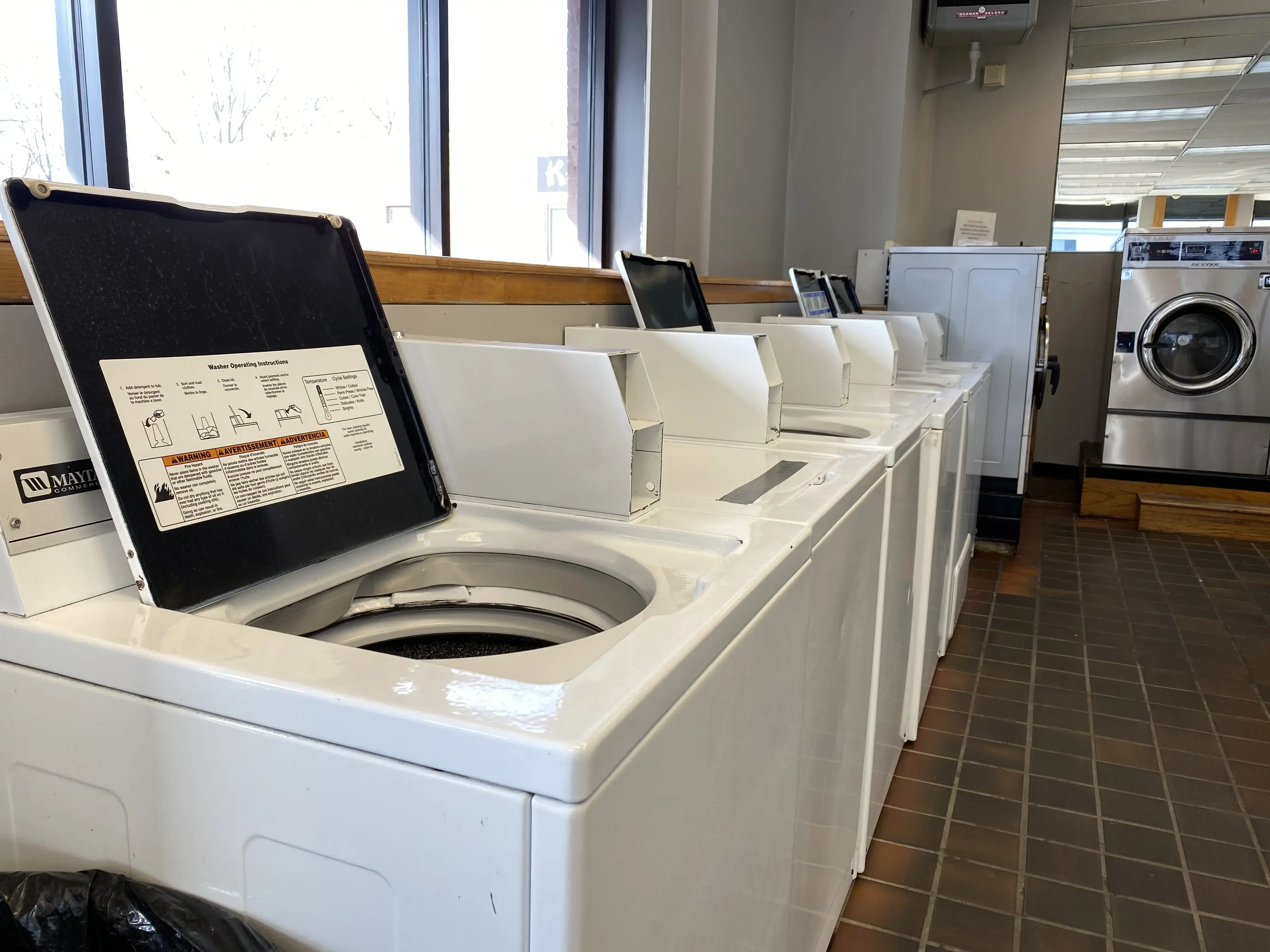 Silver Lake Laundromat - Image 16