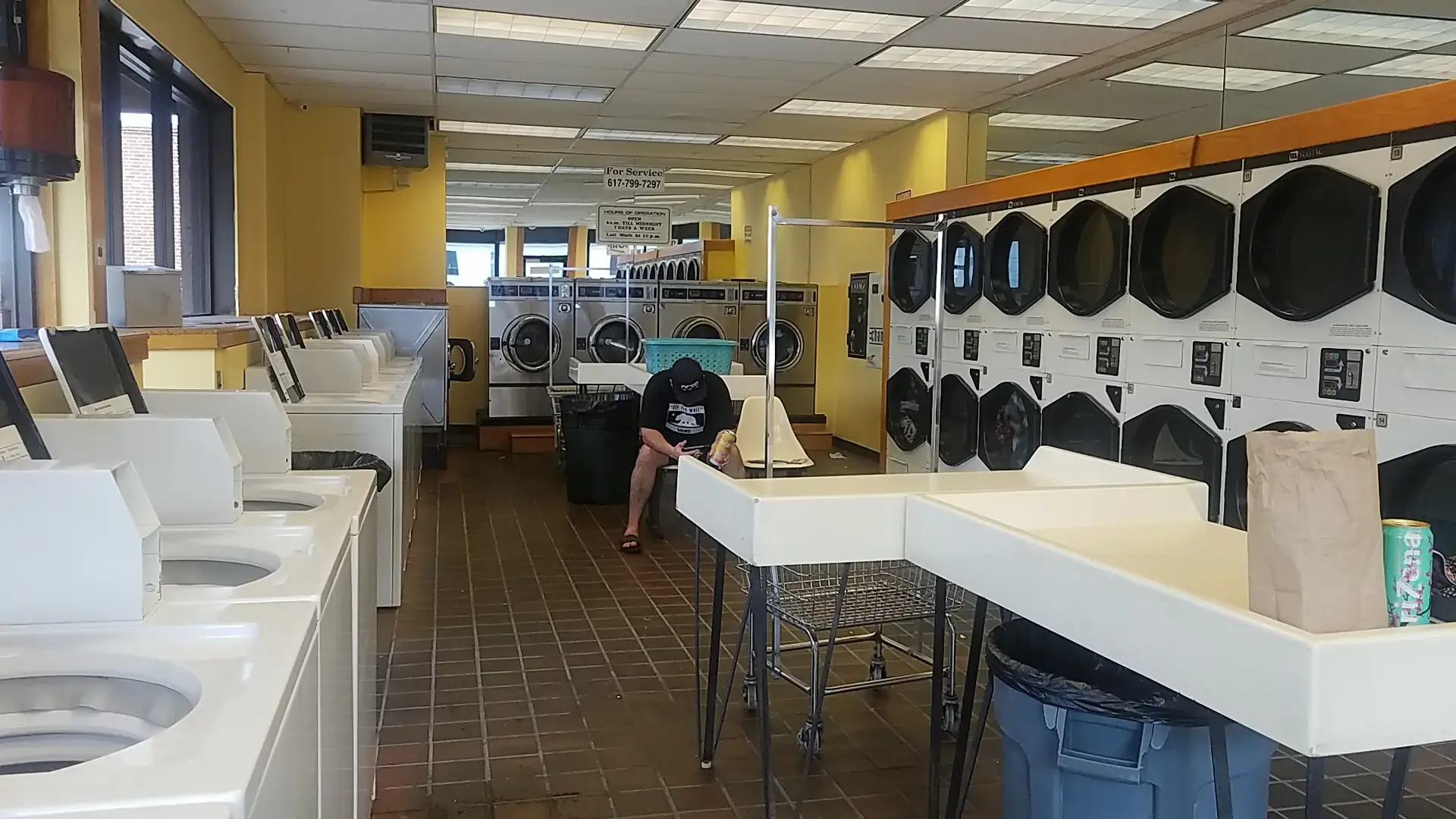 Silver Lake Laundromat - Image 11