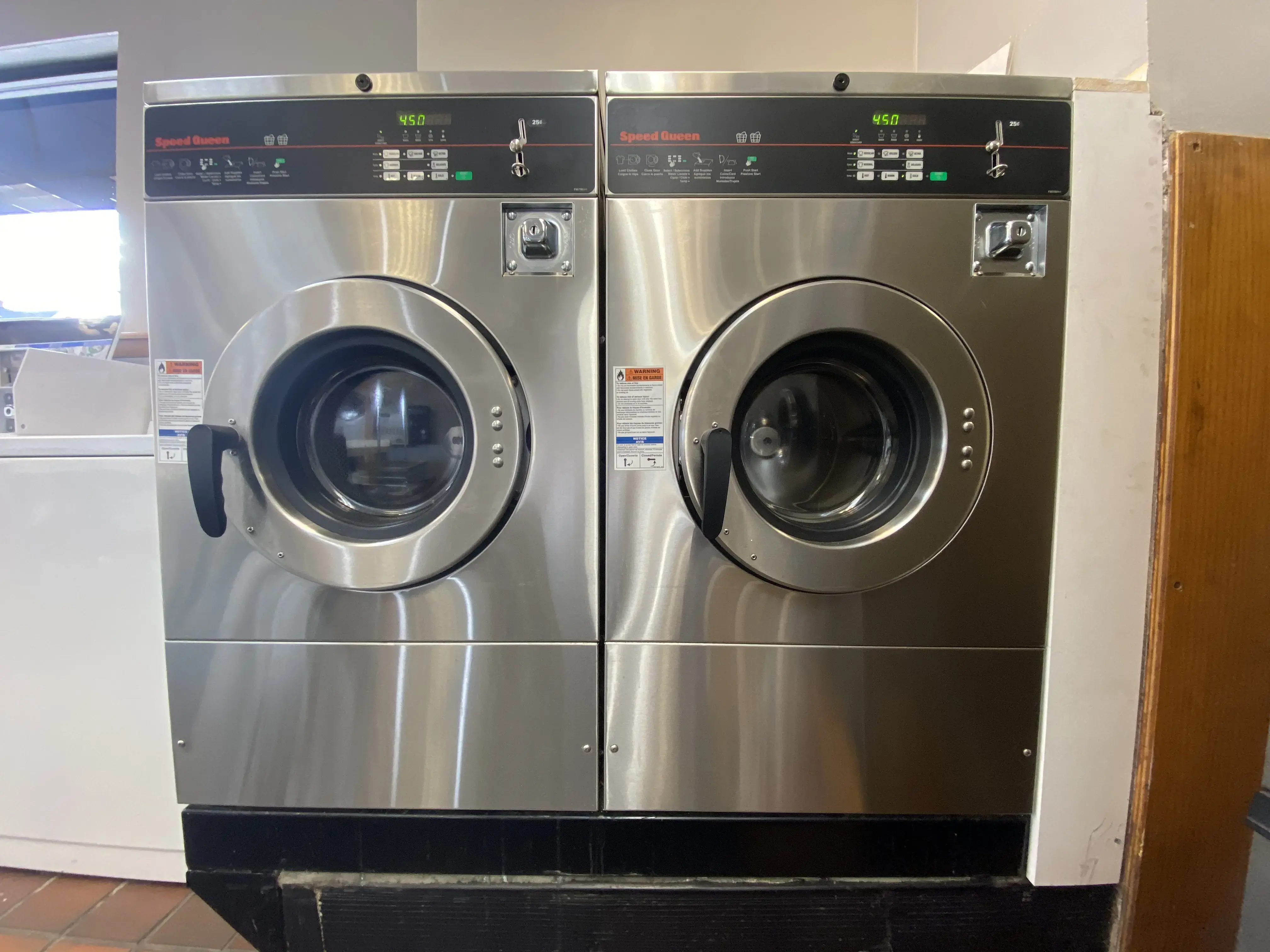 Silver Lake Laundromat - Image 8