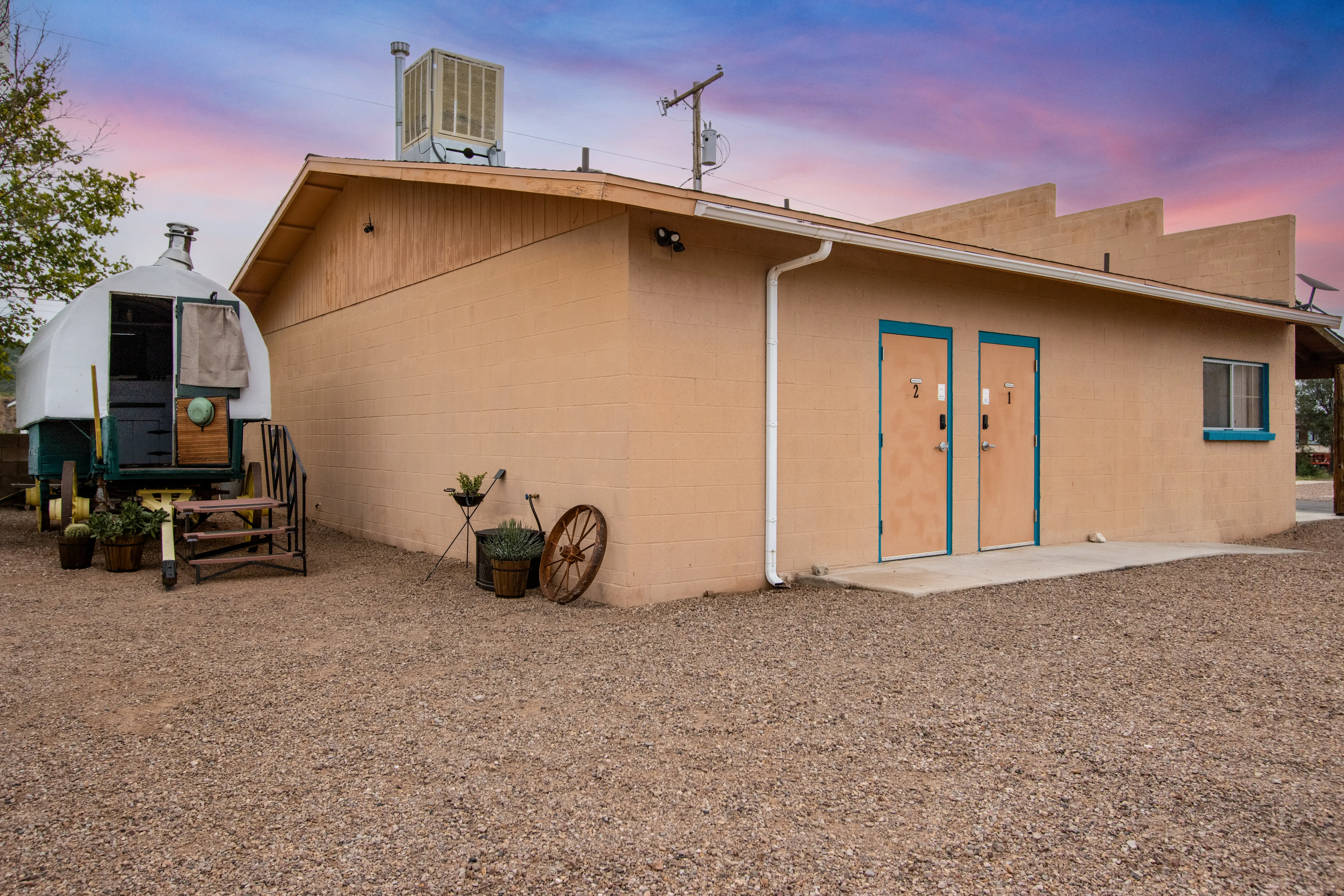 Silverbelt Stays & Laundromat thumbnail 13