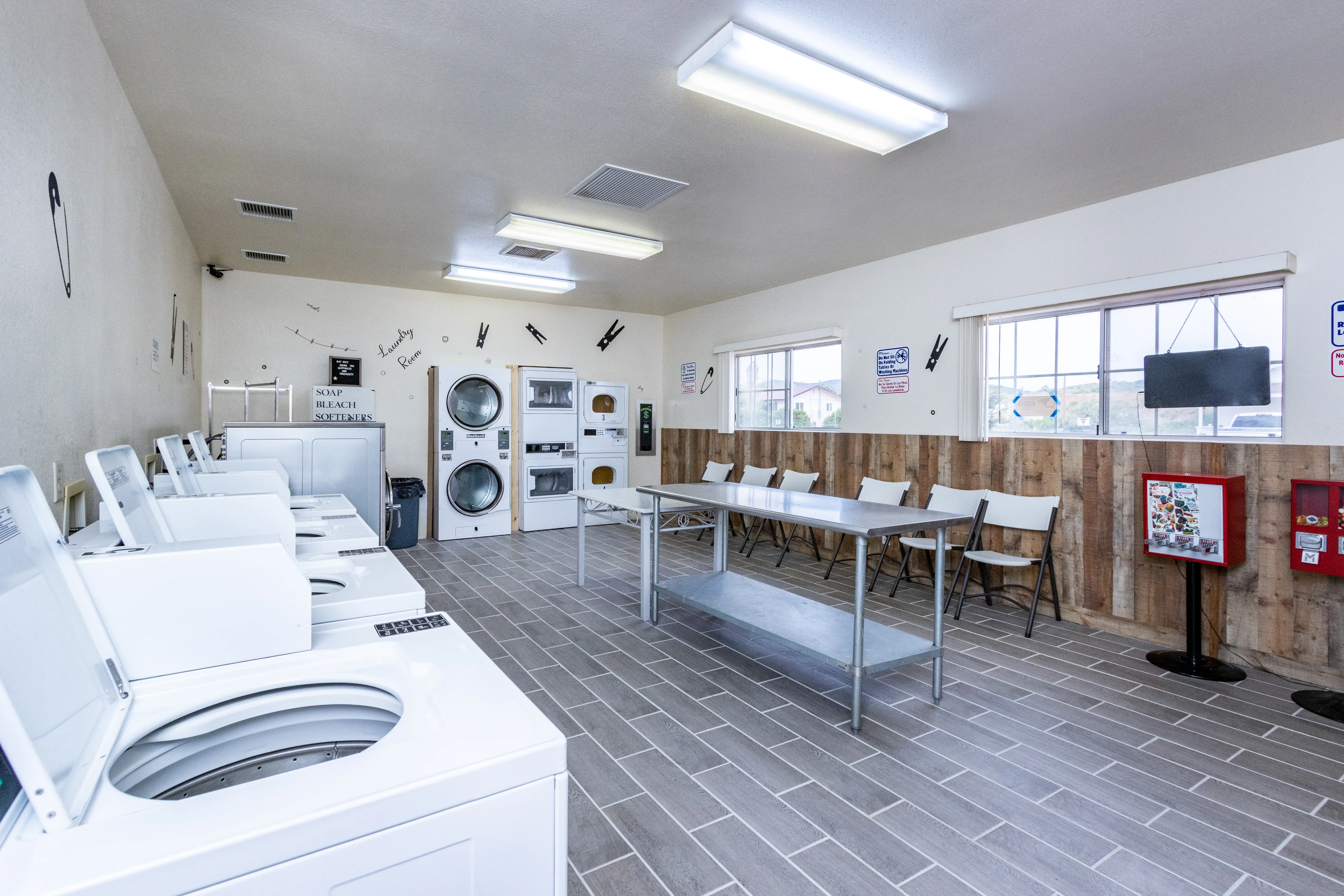 Silverbelt Stays & Laundromat thumbnail 7