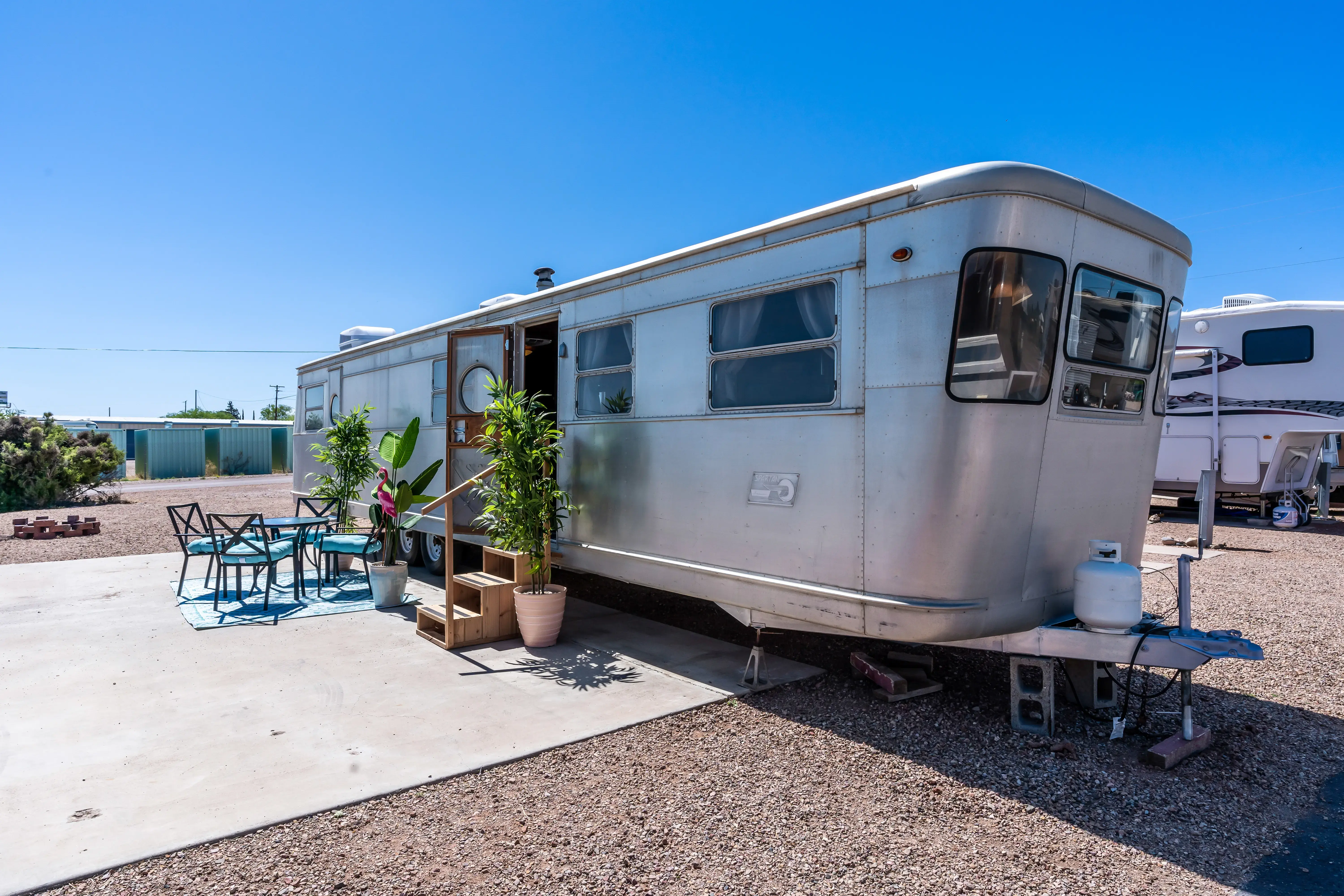 Silverbelt Stays & Laundromat - Image 14