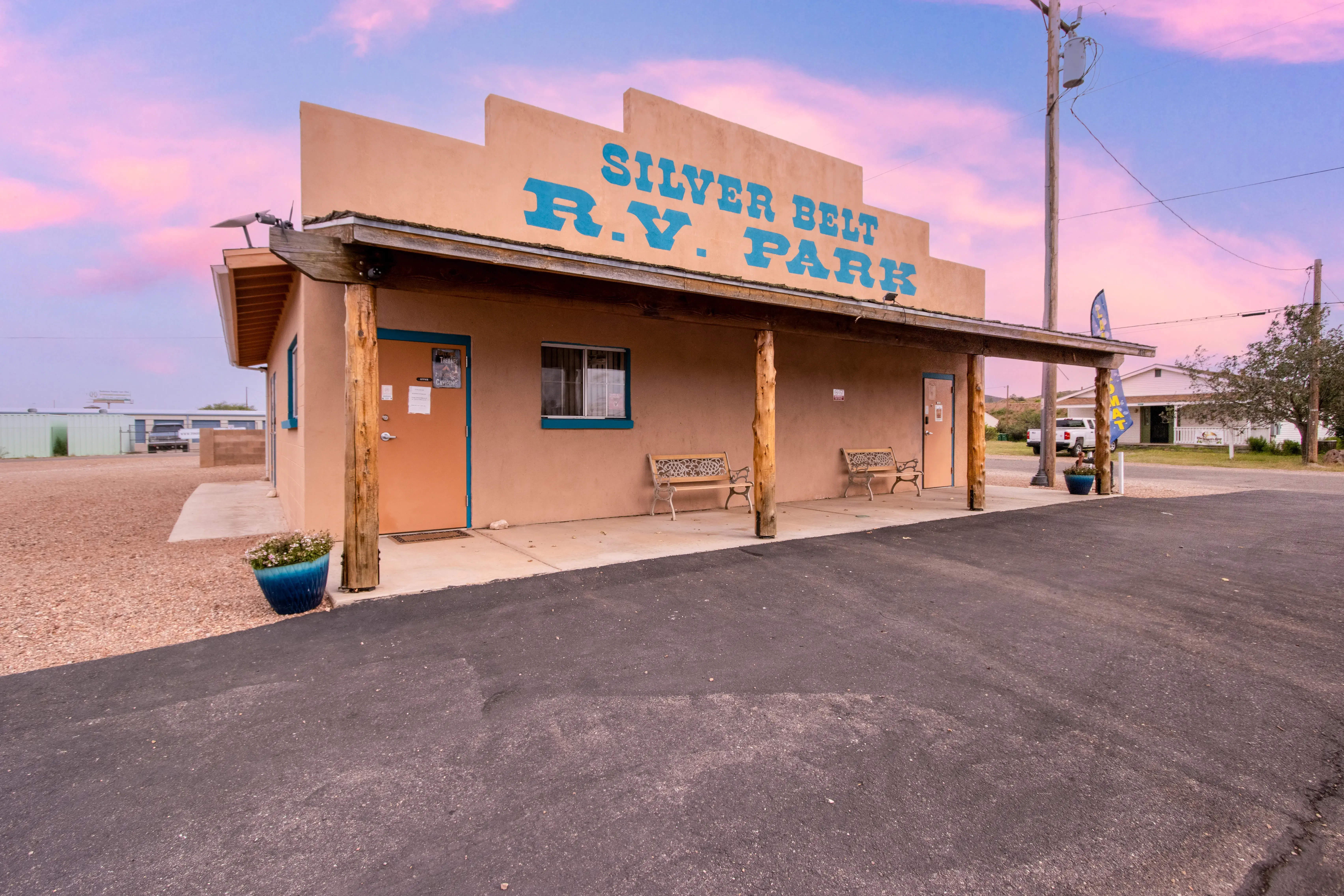 Silverbelt Stays & Laundromat - Image 3