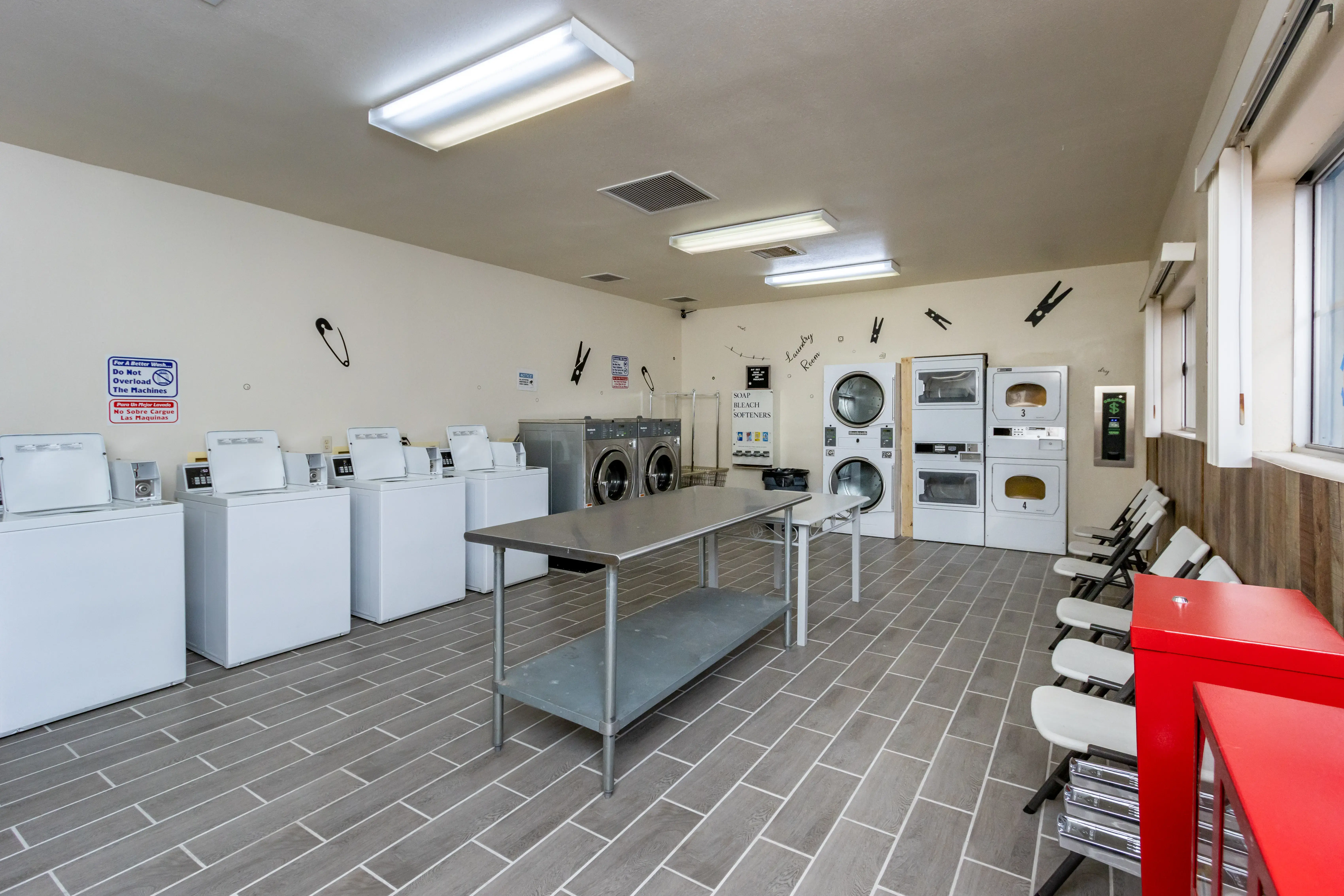 Silverbelt Stays & Laundromat - Image 15