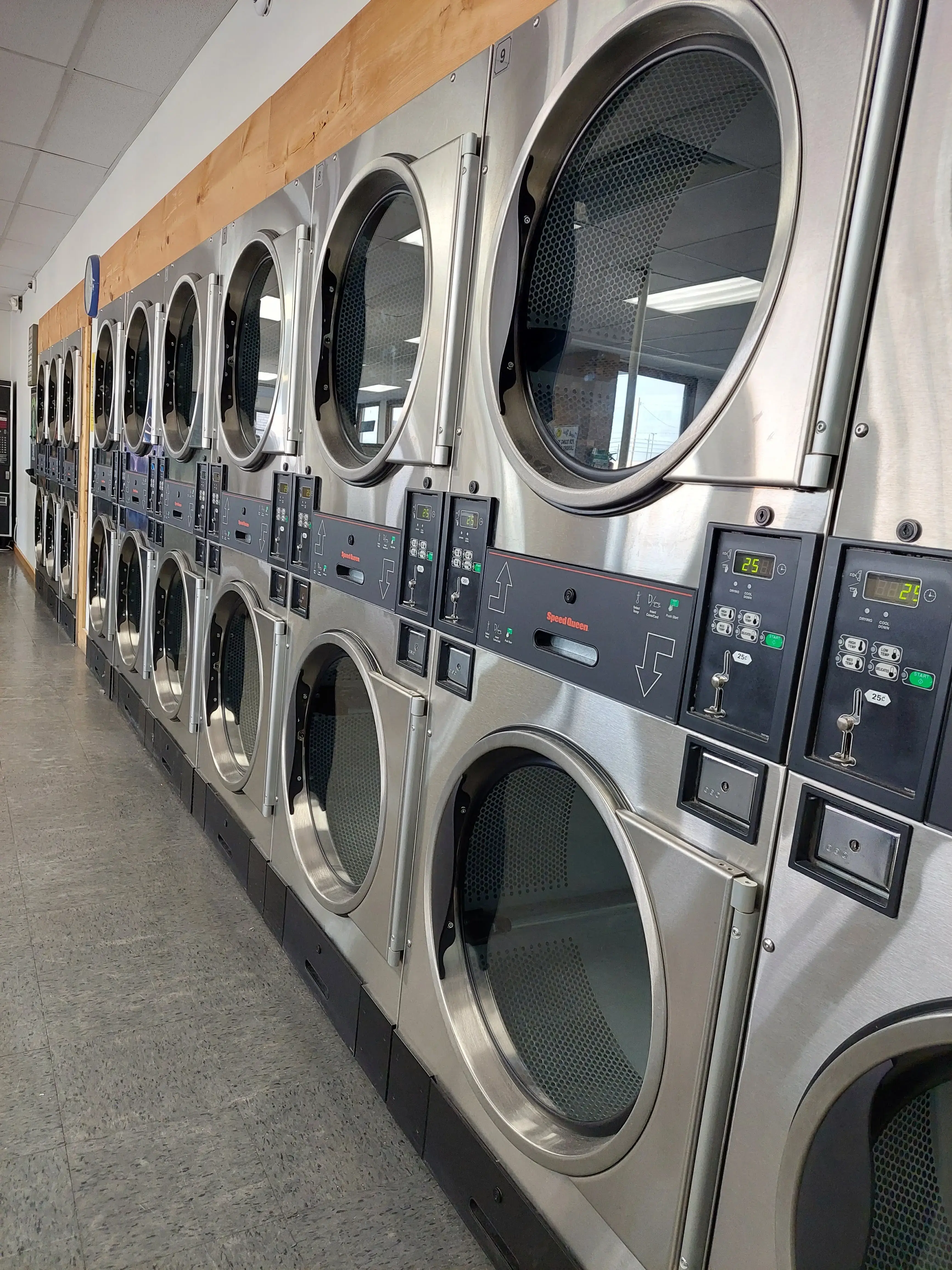 Simply Clean Laundromat - Image 3