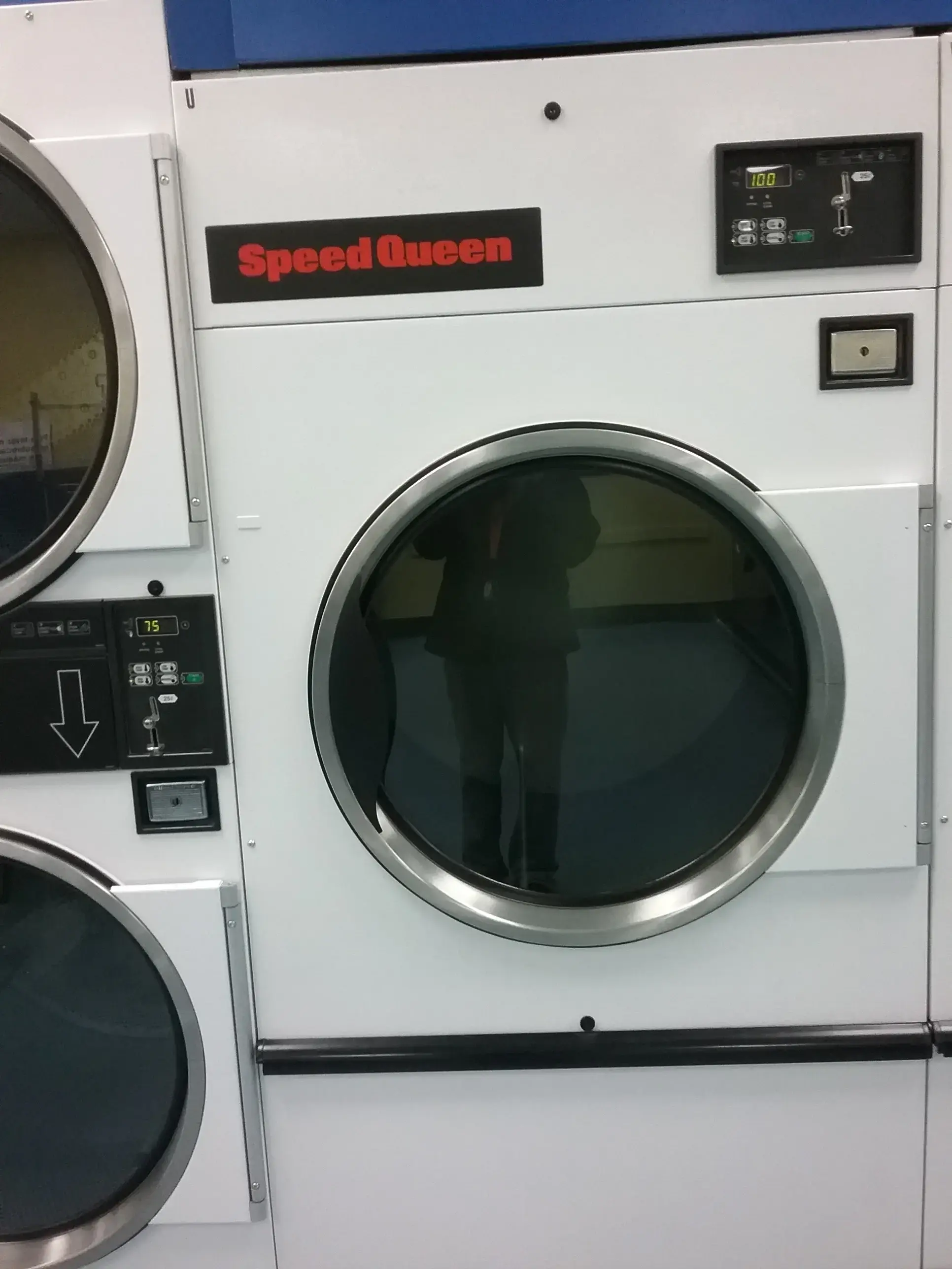 Sister's Coin Laundry - Image 2