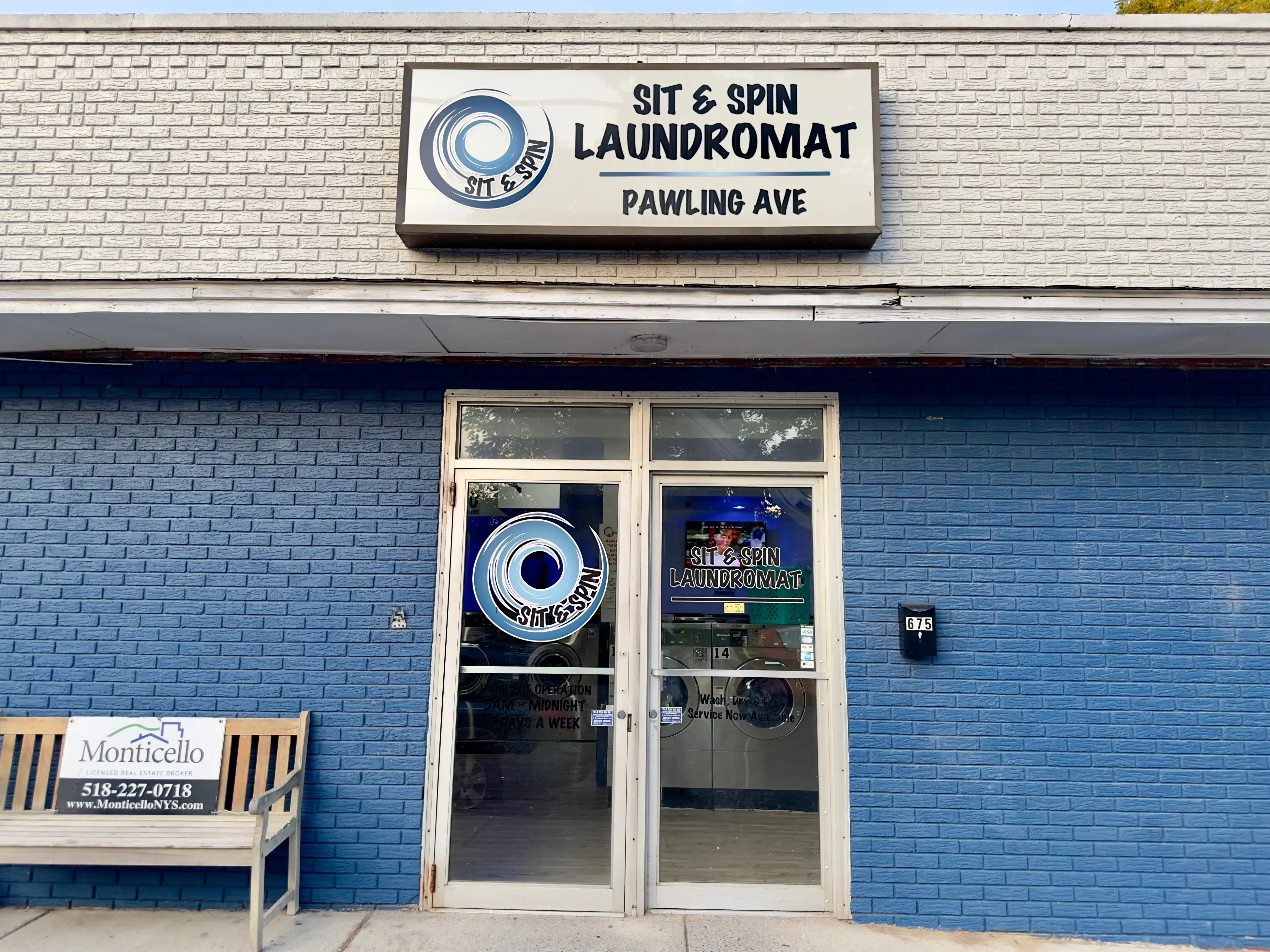 Sit & Spin Laundromat thumbnail 2
