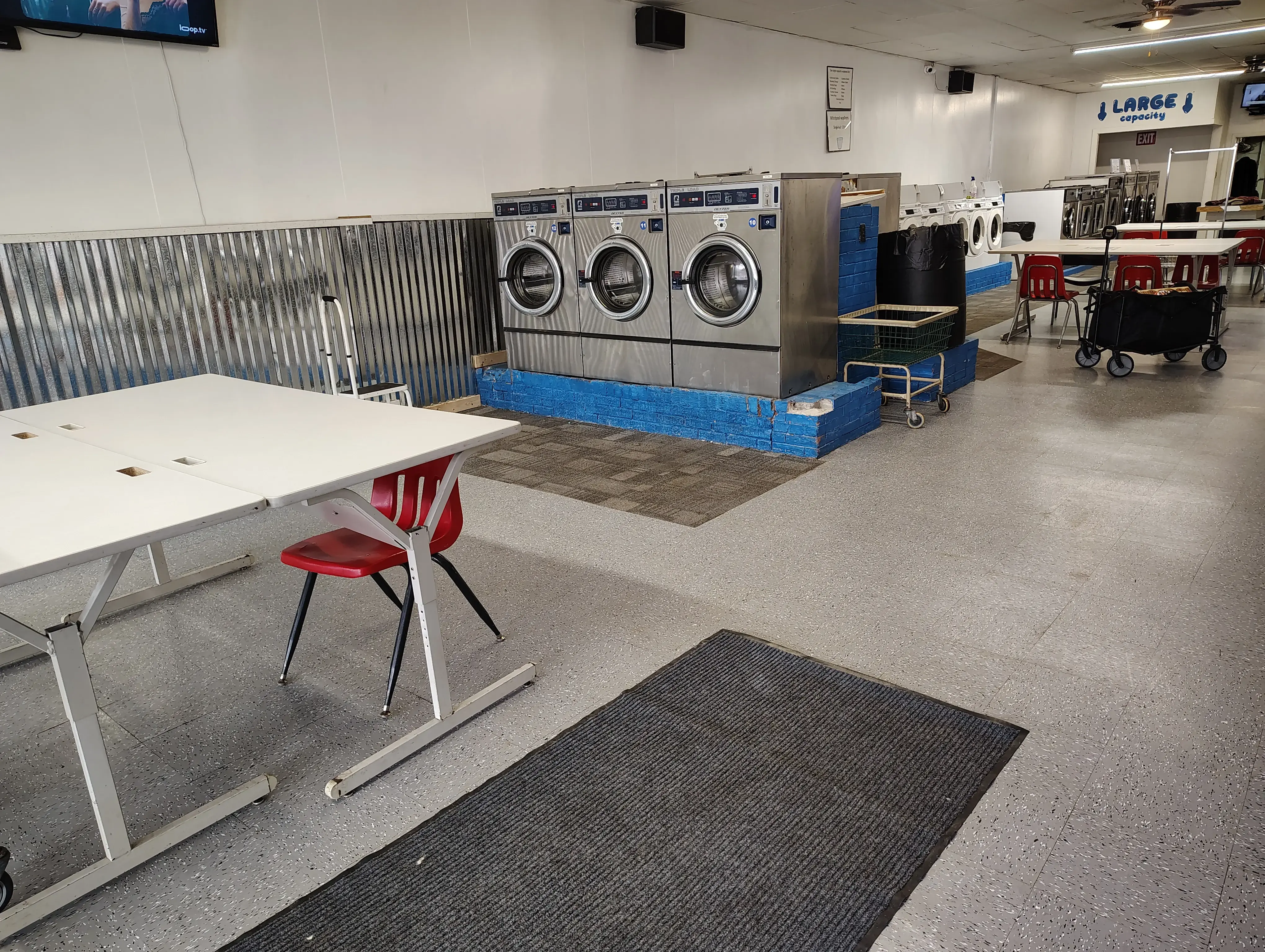 Sky Plaza Laundromat - Image 11
