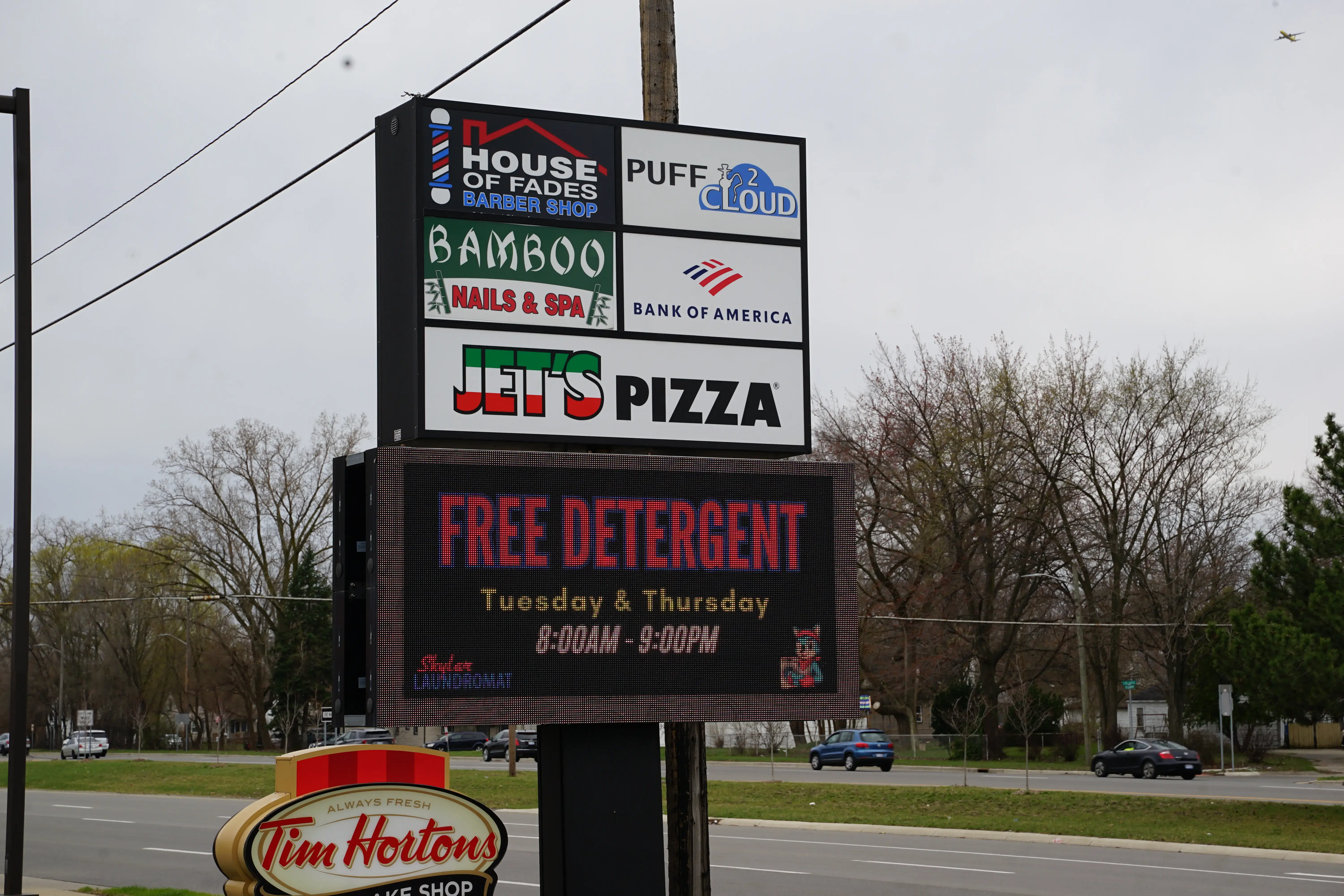 Skylar Laundromat (Dearborn Heights) thumbnail 9