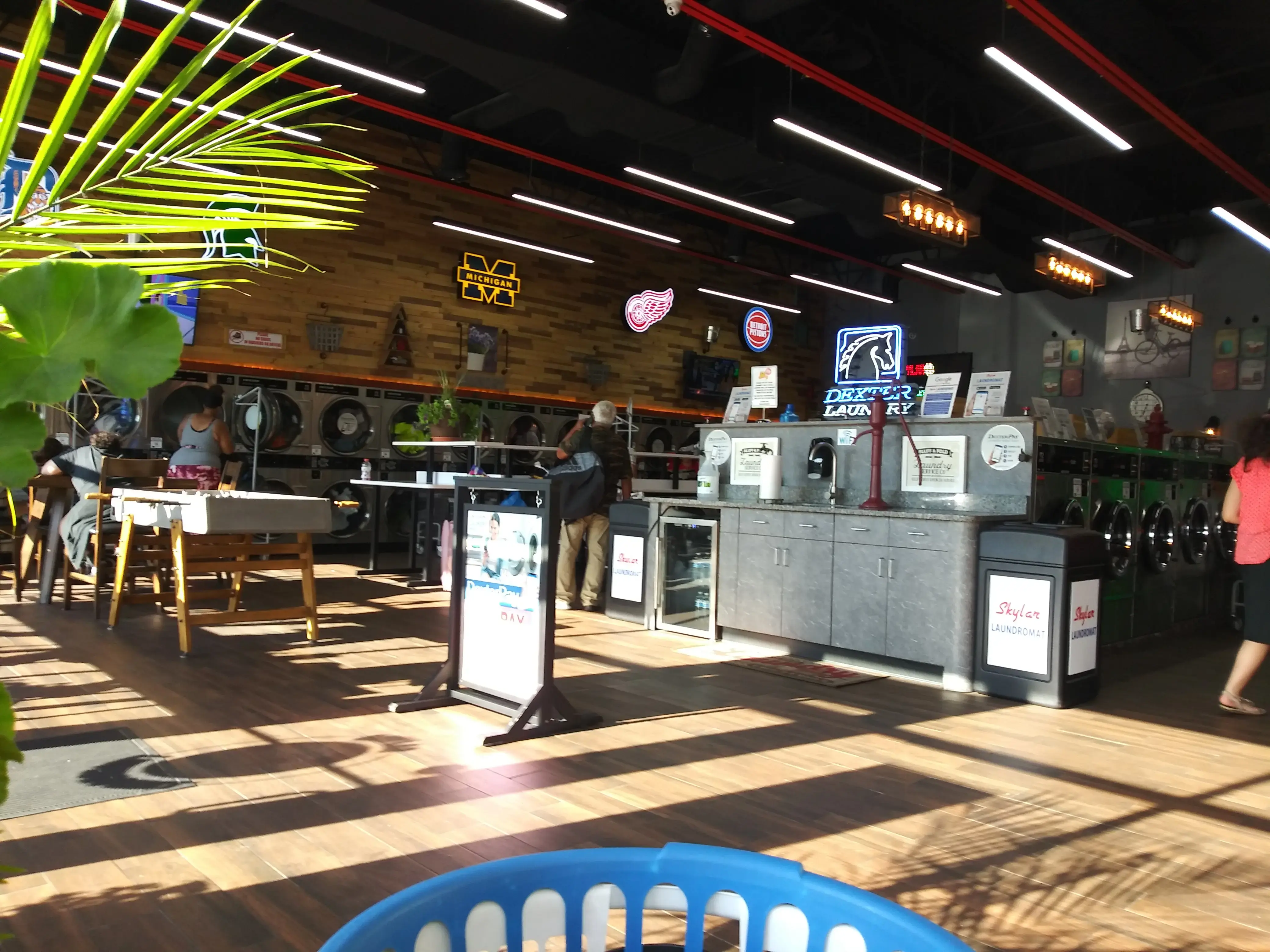 Skylar Laundromat (Dearborn Heights) thumbnail 16