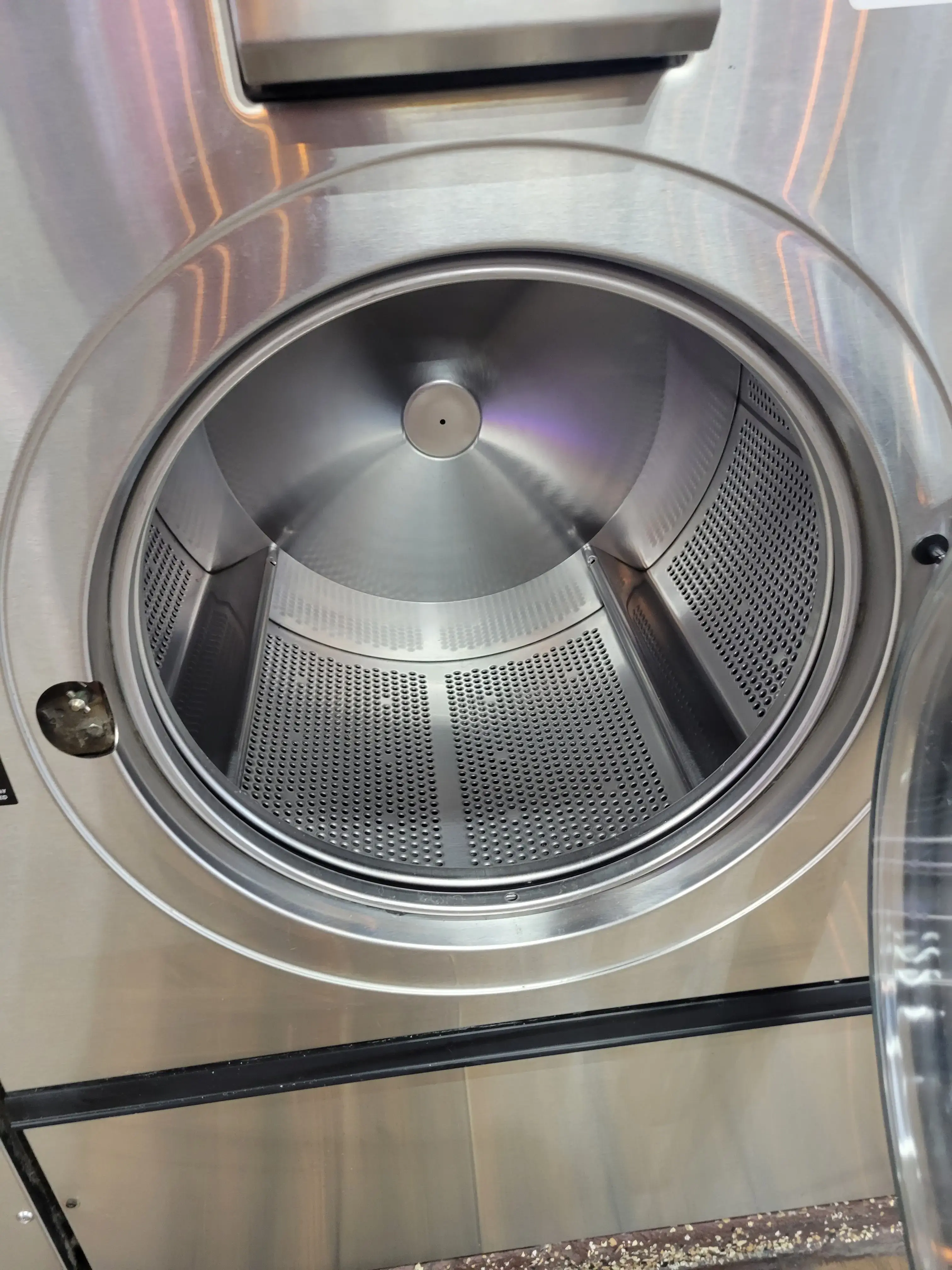 Skylar Laundromat (Dearborn Heights) thumbnail 6