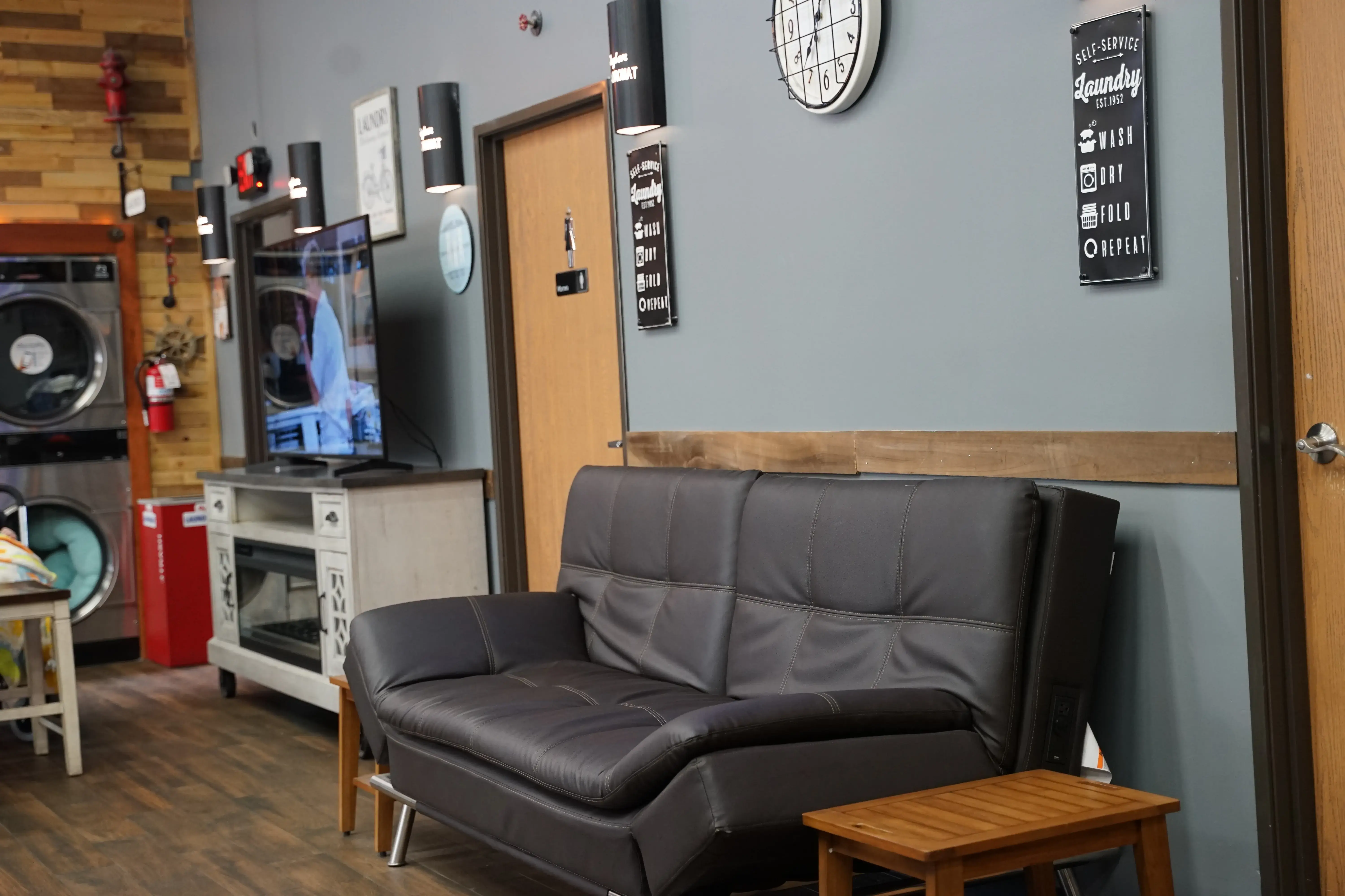 Skylar Laundromat (Dearborn Heights) thumbnail 11