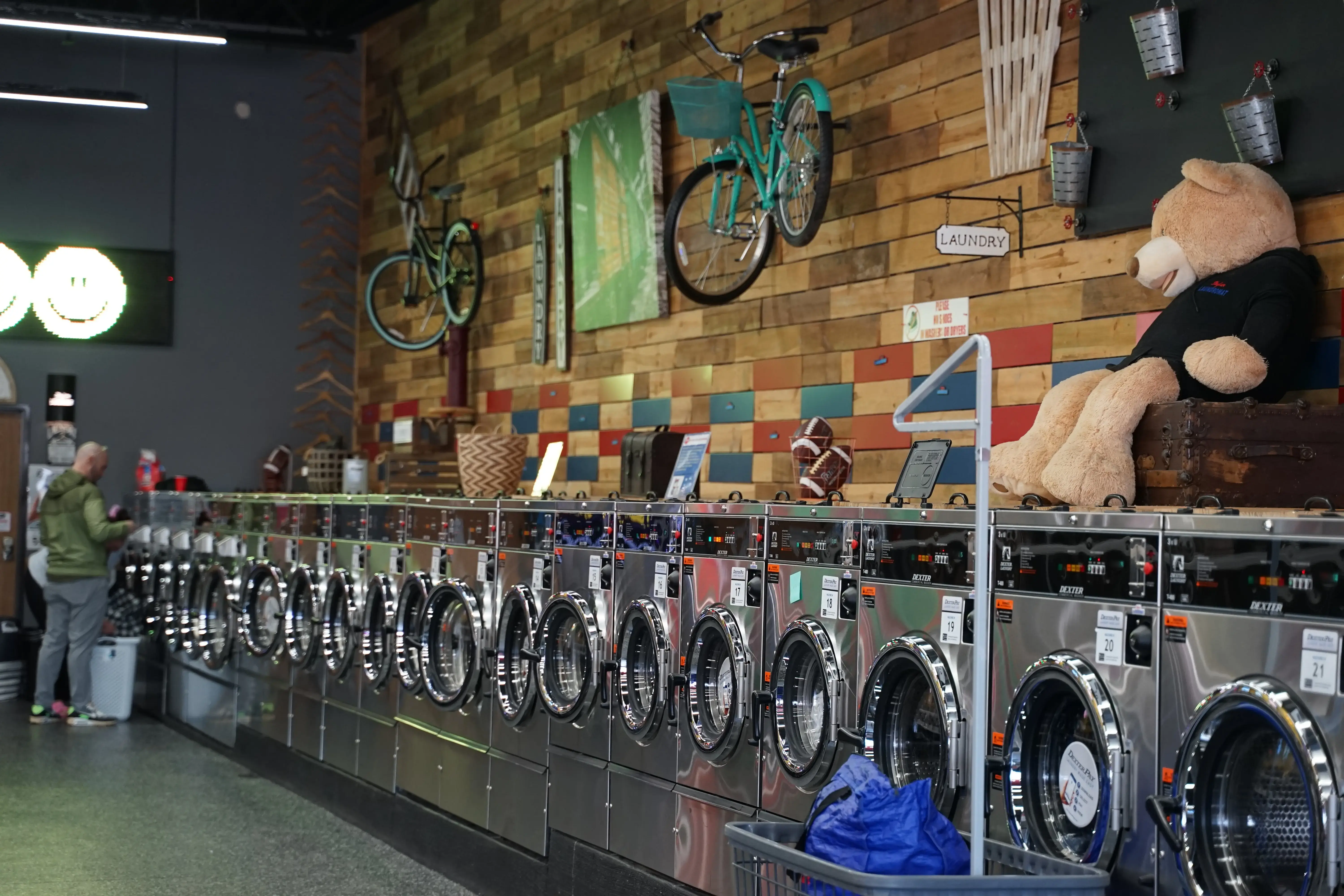 Skylar Laundromat (Madison Heights) - Image 2