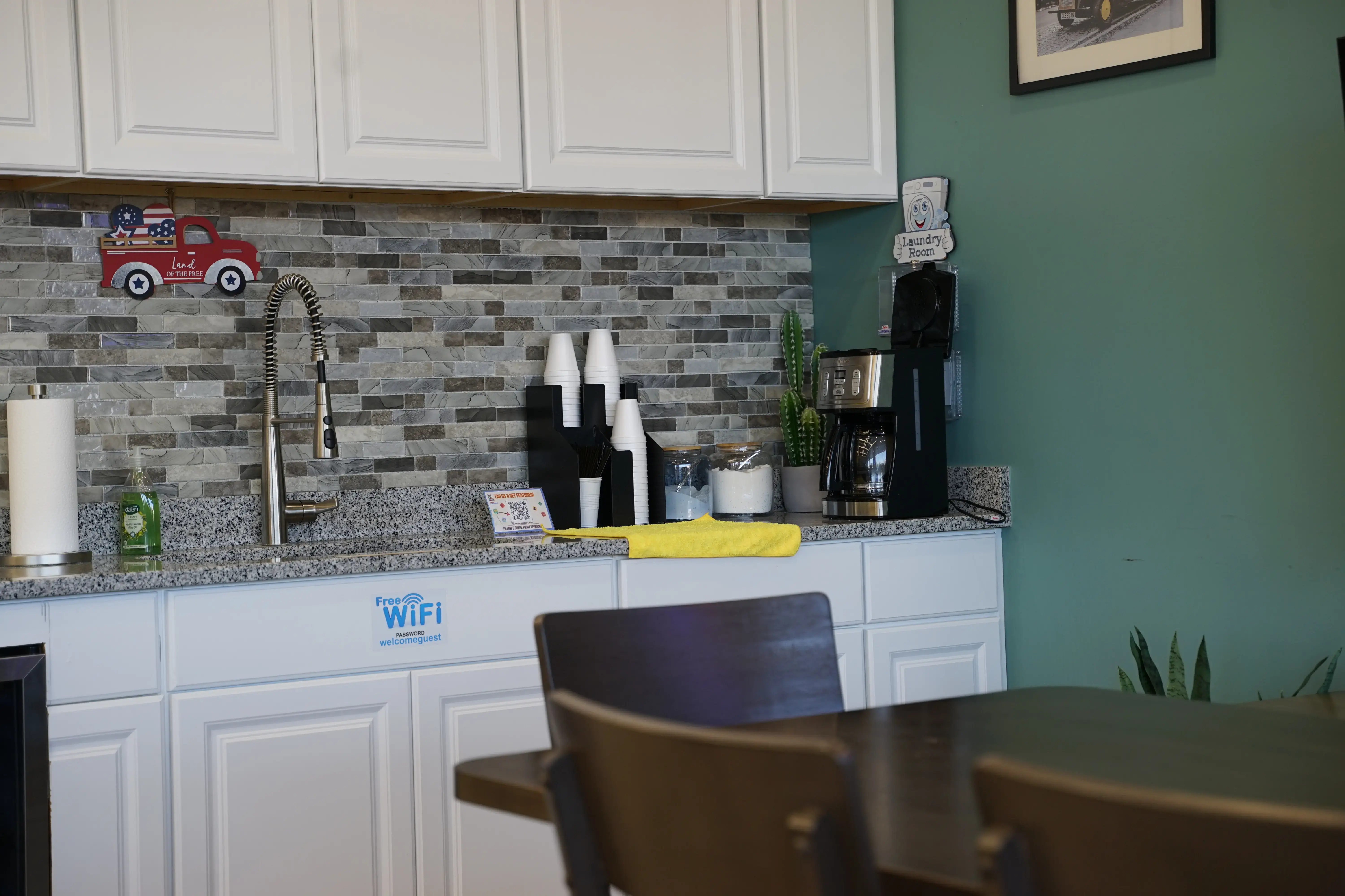 Skylar Laundromat of Berkley thumbnail 13