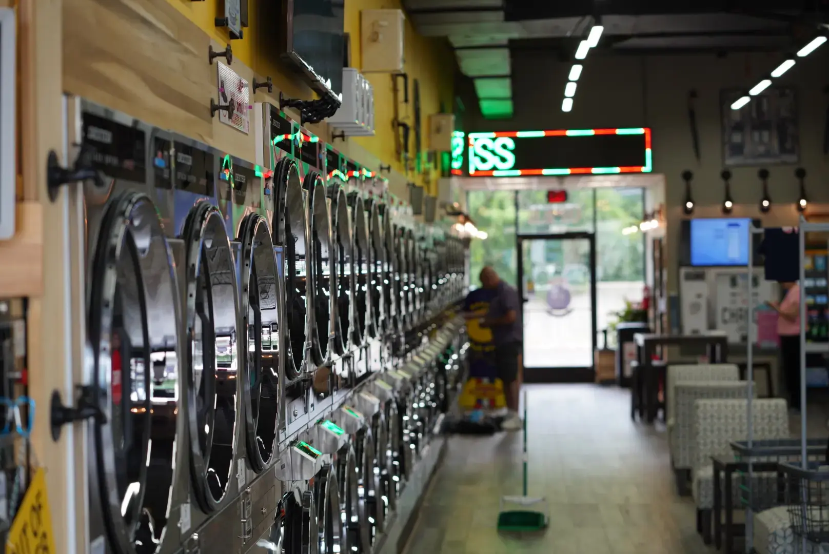 Skylar Laundromat of Farmington Hills - Image 18