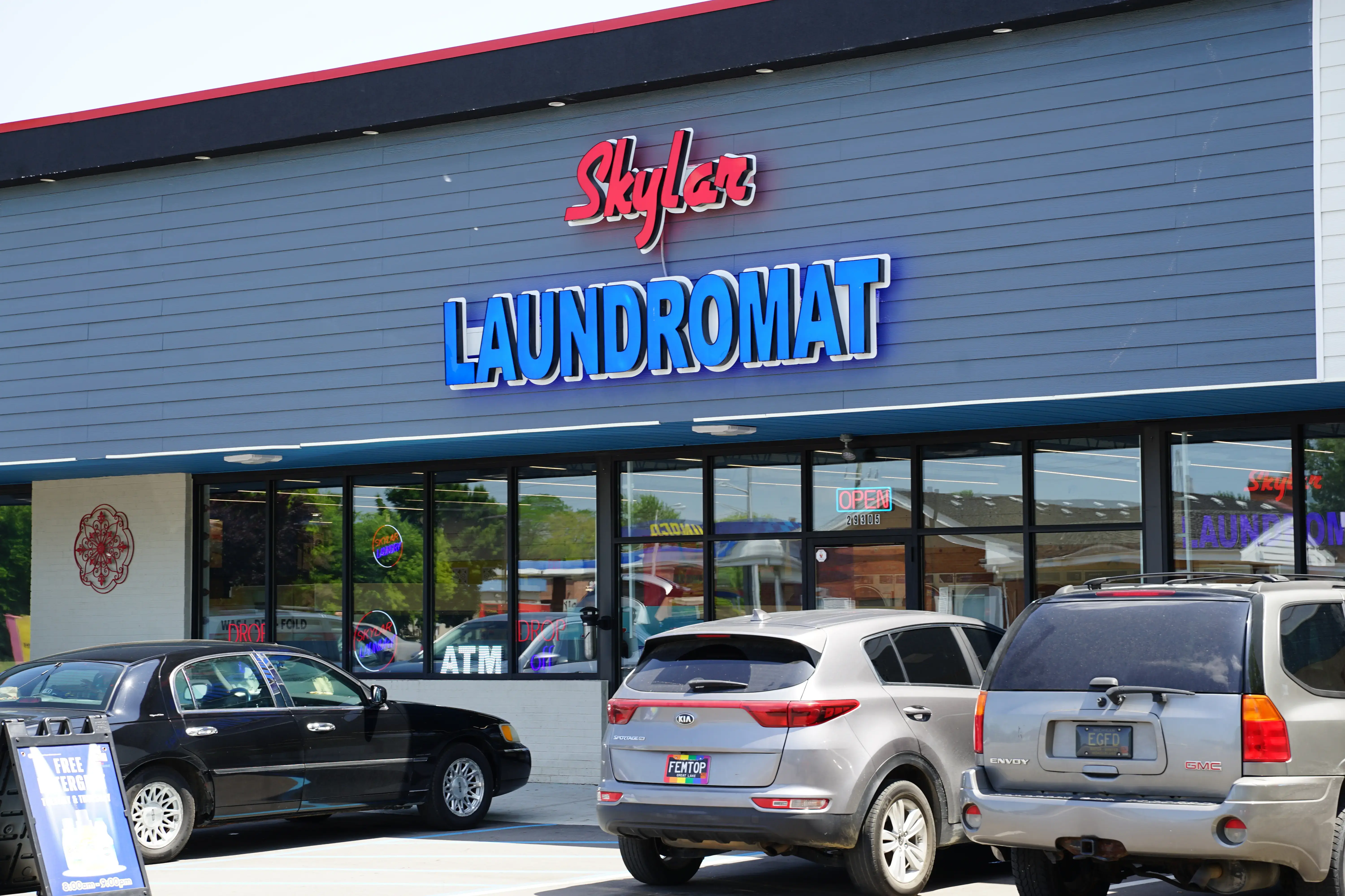 Skylar Laundromat of Inkster - Image 19