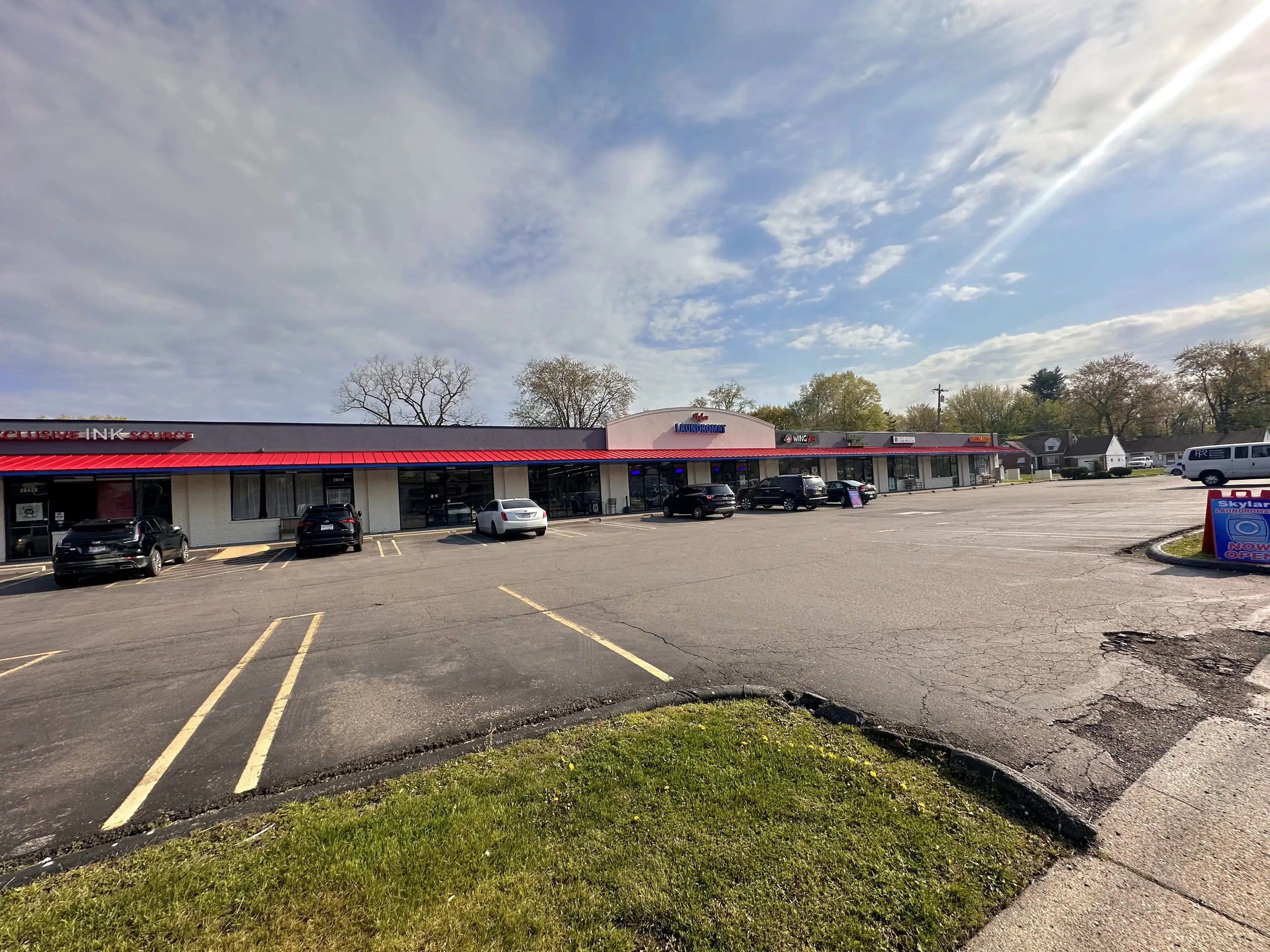 Skylar Laundromat of Livonia (5 mile) - Image 18