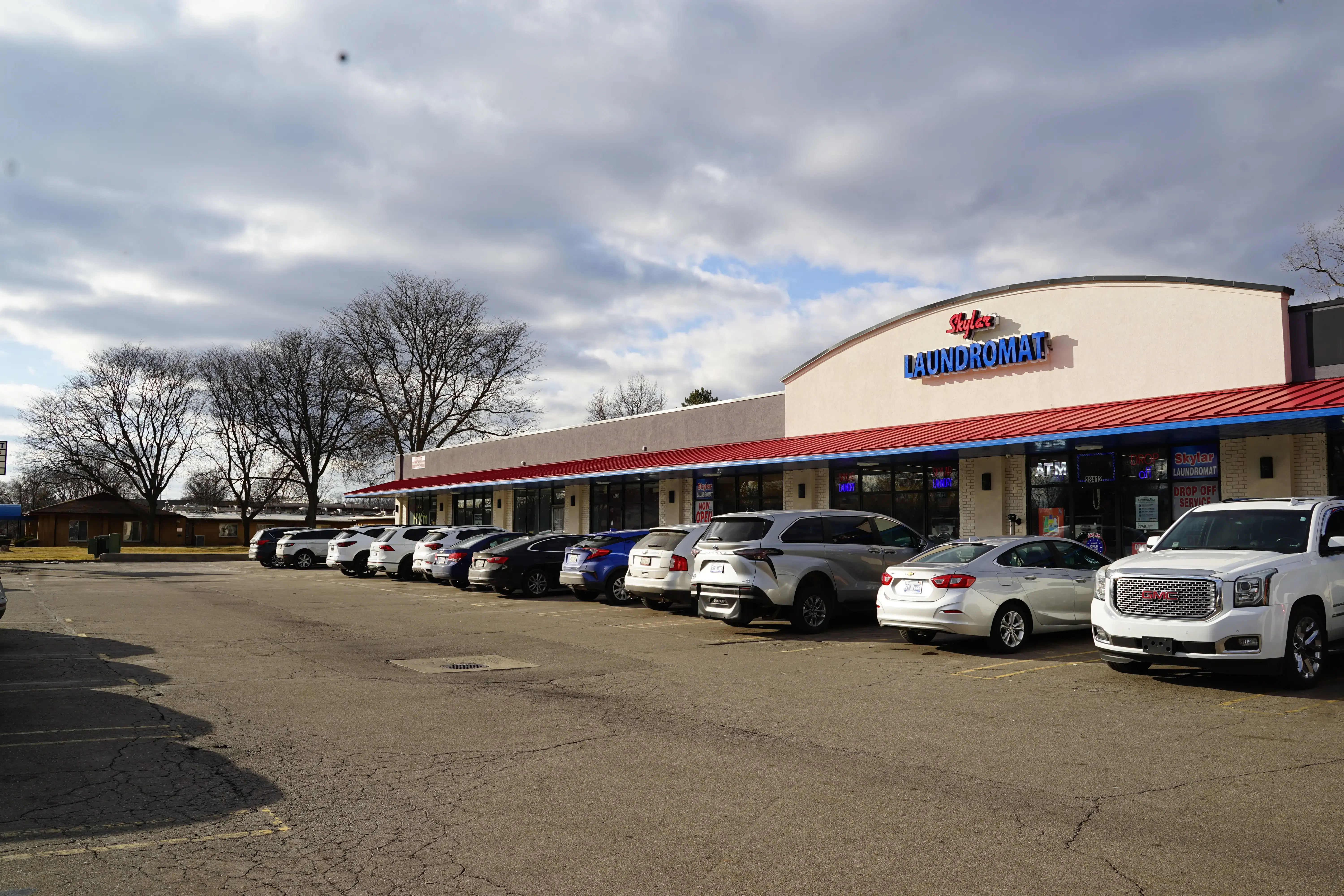 Skylar Laundromat of Livonia (5 mile) thumbnail 1