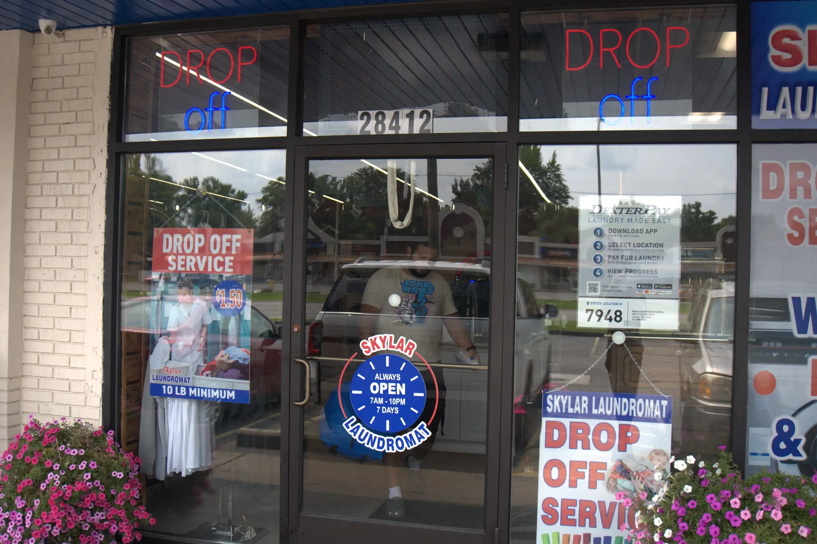 Skylar Laundromat of Livonia (5 mile) thumbnail 11