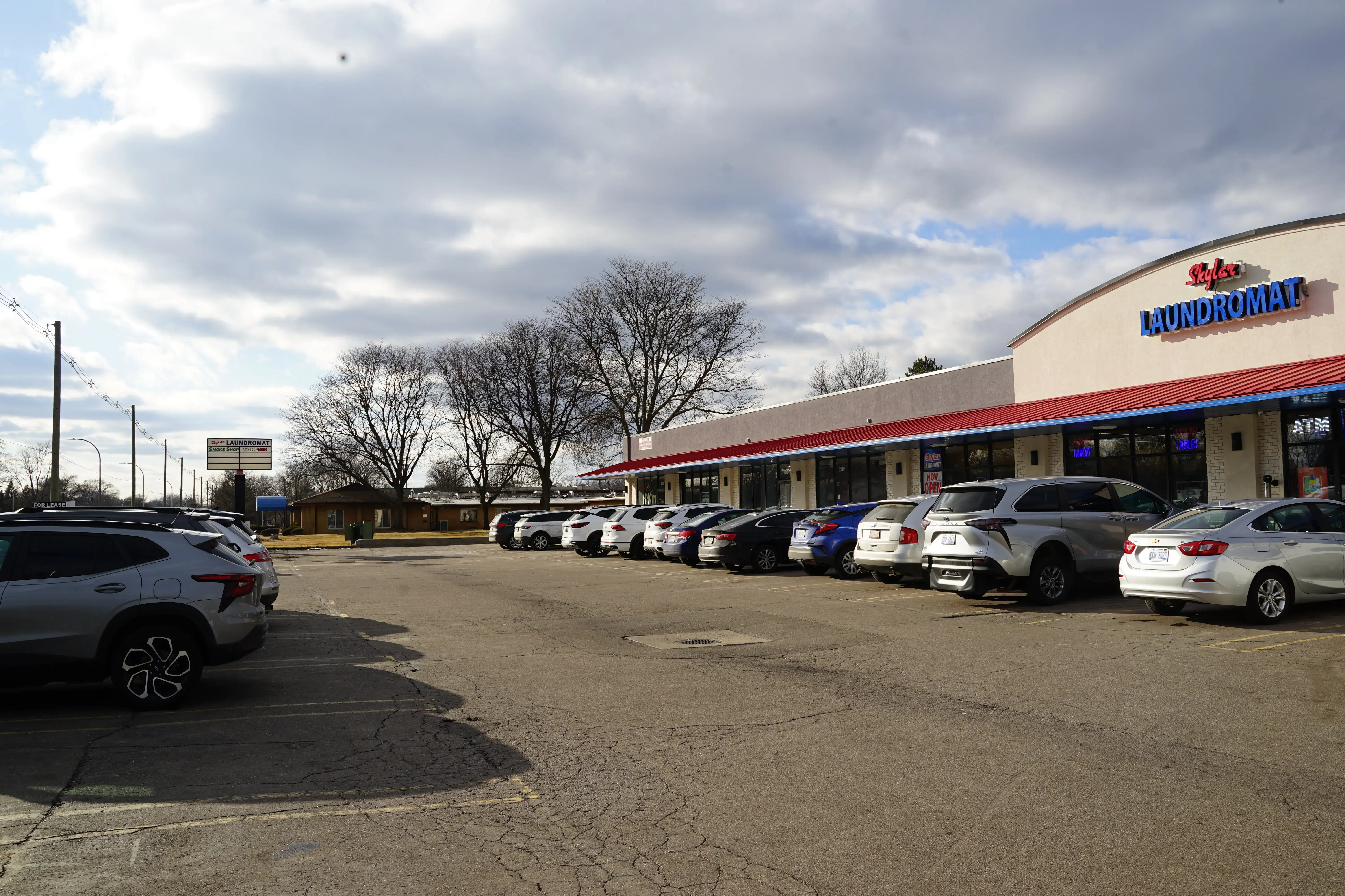 Skylar Laundromat of Livonia (5 mile) thumbnail 4