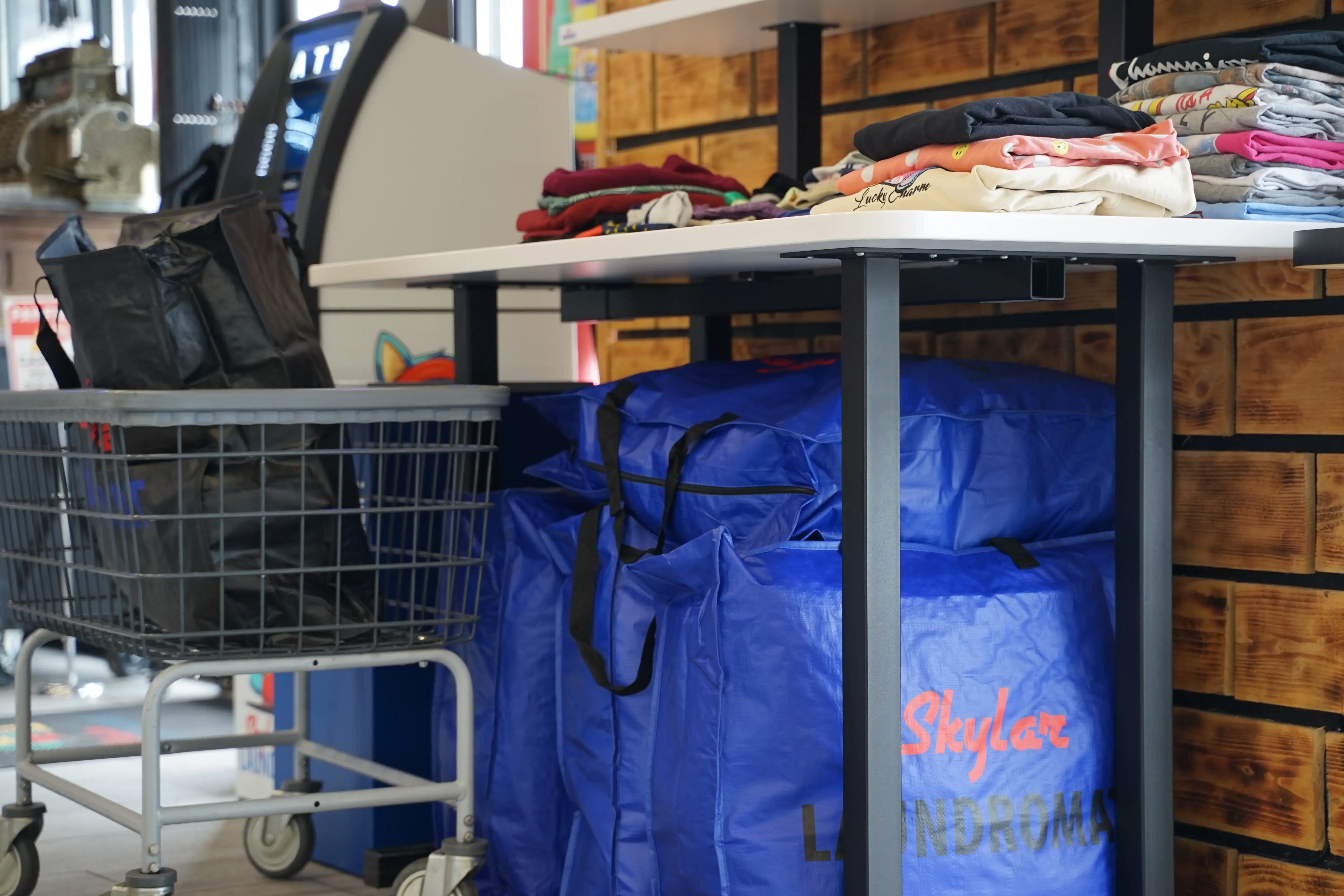 Skylar Laundromat of Livonia (5 mile) - Image 19