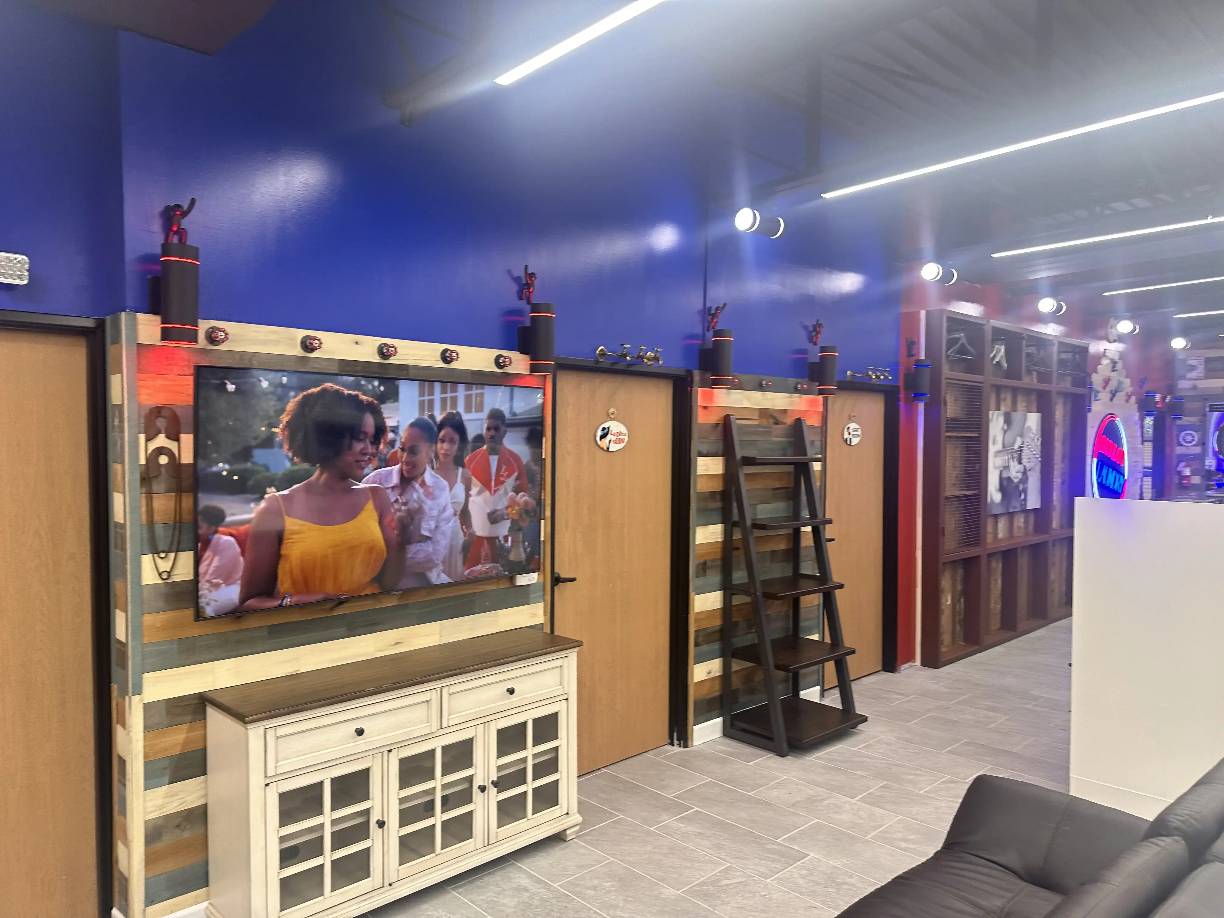 Skylar Laundromat of Livonia (5 mile) thumbnail 17