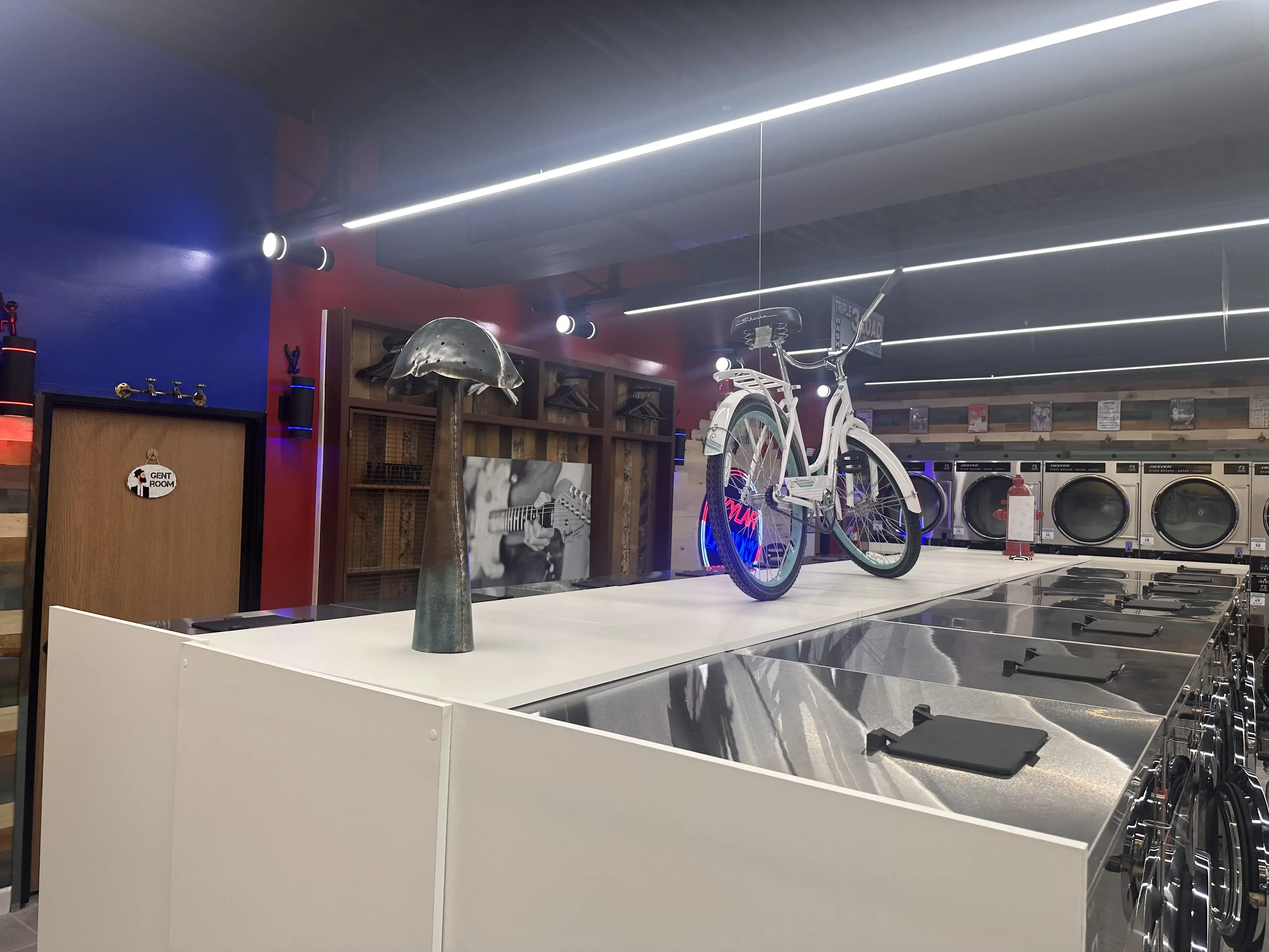 Skylar Laundromat of Livonia (5 mile) - Image 20